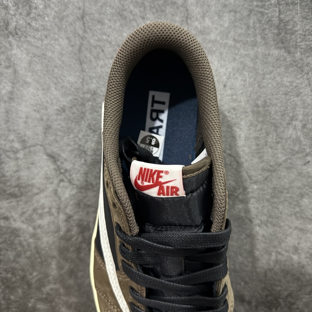 图片[8]-【原厂版】Air Jordan 1 x Travis Scott AJ1 x TS联名棕黑倒钩低帮 CQ4277-001 超级强悍品质 可对比市场各大纯原版本 专业aj大厂出品 对细节的把控毋庸置疑 材料也是用最接近原鞋的头层皮料 所有地方都没有做到减配 原厂鞋楦打造完美鞋型 整体鞋型以及后跟做的弧度做的非常好 鞋带为原厂打蜡鞋带 粗细程度同步原鞋 裁片清洁度到位 无明显瑕疵毛边 免修产品 正确针车 该重针 该有尖角的地方都有做到 鞋价格非常香 转手可闭眼卖高价 到手各位就知道货有多好 绝对秒杀一切同价格货品 尺码：36-47.5-选品中心