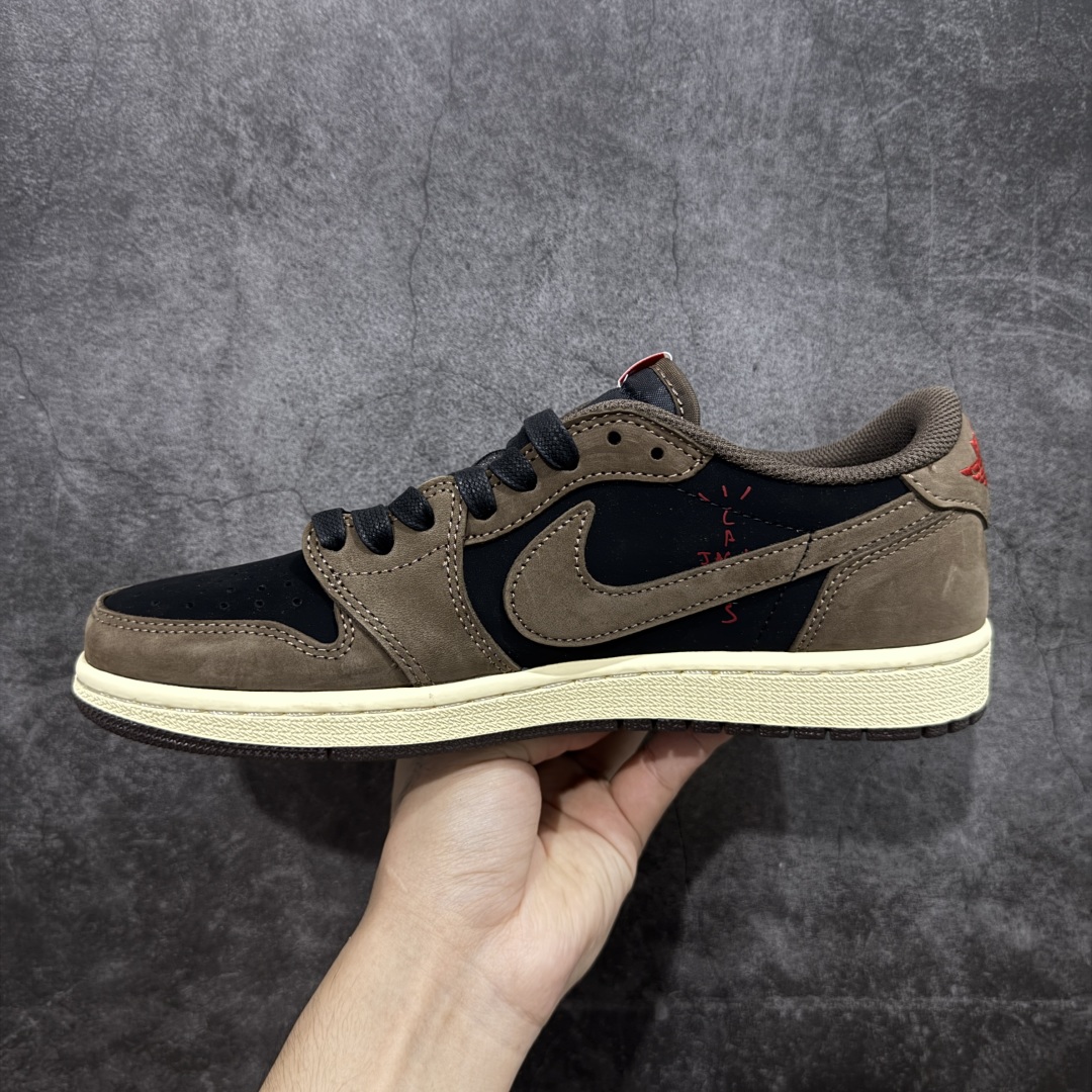 图片[2]-【原厂版】Air Jordan 1 x Travis Scott AJ1 x TS联名棕黑倒钩低帮 CQ4277-001 超级强悍品质 可对比市场各大纯原版本 专业aj大厂出品 对细节的把控毋庸置疑 材料也是用最接近原鞋的头层皮料 所有地方都没有做到减配 原厂鞋楦打造完美鞋型 整体鞋型以及后跟做的弧度做的非常好 鞋带为原厂打蜡鞋带 粗细程度同步原鞋 裁片清洁度到位 无明显瑕疵毛边 免修产品 正确针车 该重针 该有尖角的地方都有做到 鞋价格非常香 转手可闭眼卖高价 到手各位就知道货有多好 绝对秒杀一切同价格货品 尺码：36-47.5-选品中心