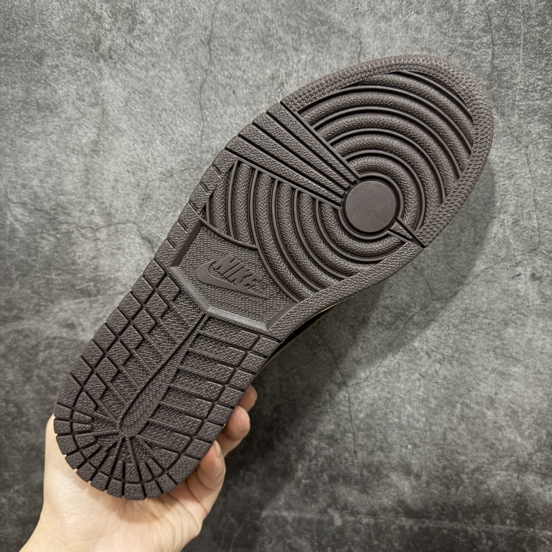 图片[9]-【原厂版】Air Jordan 1 x Travis Scott AJ1 x TS联名棕黑倒钩低帮 CQ4277-001 超级强悍品质 可对比市场各大纯原版本 专业aj大厂出品 对细节的把控毋庸置疑 材料也是用最接近原鞋的头层皮料 所有地方都没有做到减配 原厂鞋楦打造完美鞋型 整体鞋型以及后跟做的弧度做的非常好 鞋带为原厂打蜡鞋带 粗细程度同步原鞋 裁片清洁度到位 无明显瑕疵毛边 免修产品 正确针车 该重针 该有尖角的地方都有做到 鞋价格非常香 转手可闭眼卖高价 到手各位就知道货有多好 绝对秒杀一切同价格货品 尺码：36-47.5-选品中心