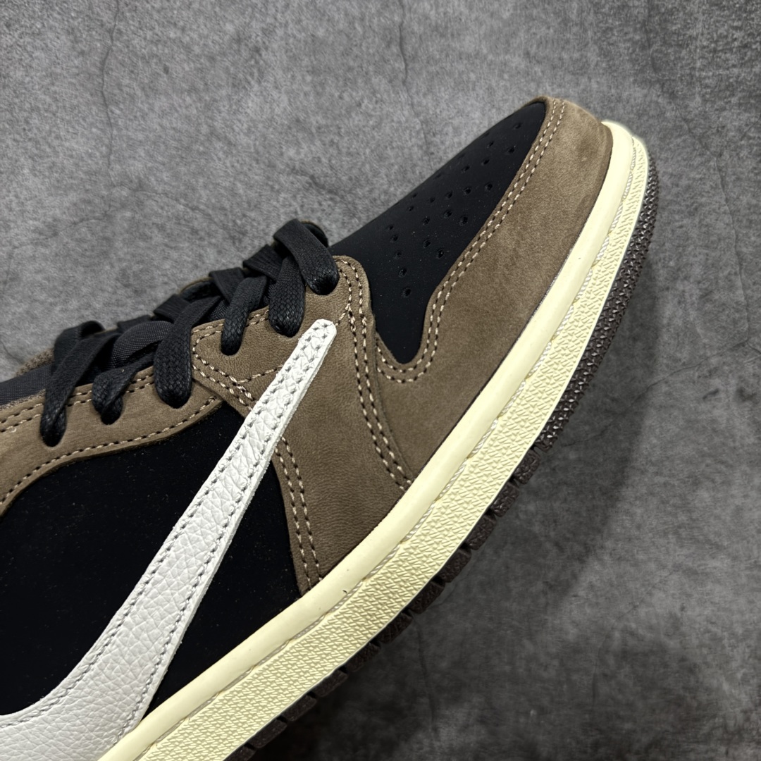 图片[6]-【原厂版】Air Jordan 1 x Travis Scott AJ1 x TS联名棕黑倒钩低帮 CQ4277-001 超级强悍品质 可对比市场各大纯原版本 专业aj大厂出品 对细节的把控毋庸置疑 材料也是用最接近原鞋的头层皮料 所有地方都没有做到减配 原厂鞋楦打造完美鞋型 整体鞋型以及后跟做的弧度做的非常好 鞋带为原厂打蜡鞋带 粗细程度同步原鞋 裁片清洁度到位 无明显瑕疵毛边 免修产品 正确针车 该重针 该有尖角的地方都有做到 鞋价格非常香 转手可闭眼卖高价 到手各位就知道货有多好 绝对秒杀一切同价格货品 尺码：36-47.5-选品中心