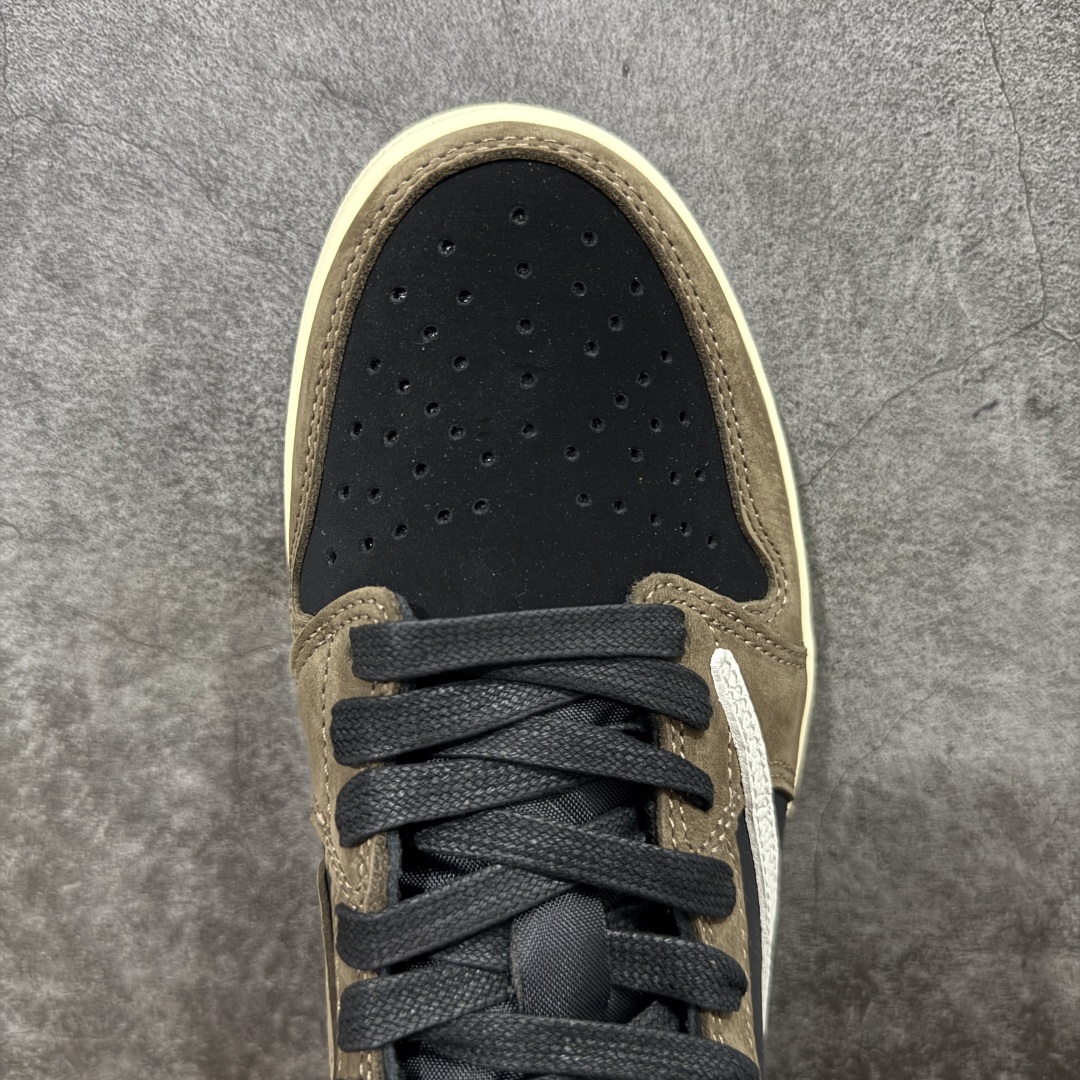 图片[5]-【原厂版】Air Jordan 1 x Travis Scott AJ1 x TS联名棕黑倒钩低帮 CQ4277-001 超级强悍品质 可对比市场各大纯原版本 专业aj大厂出品 对细节的把控毋庸置疑 材料也是用最接近原鞋的头层皮料 所有地方都没有做到减配 原厂鞋楦打造完美鞋型 整体鞋型以及后跟做的弧度做的非常好 鞋带为原厂打蜡鞋带 粗细程度同步原鞋 裁片清洁度到位 无明显瑕疵毛边 免修产品 正确针车 该重针 该有尖角的地方都有做到 鞋价格非常香 转手可闭眼卖高价 到手各位就知道货有多好 绝对秒杀一切同价格货品 尺码：36-47.5-选品中心