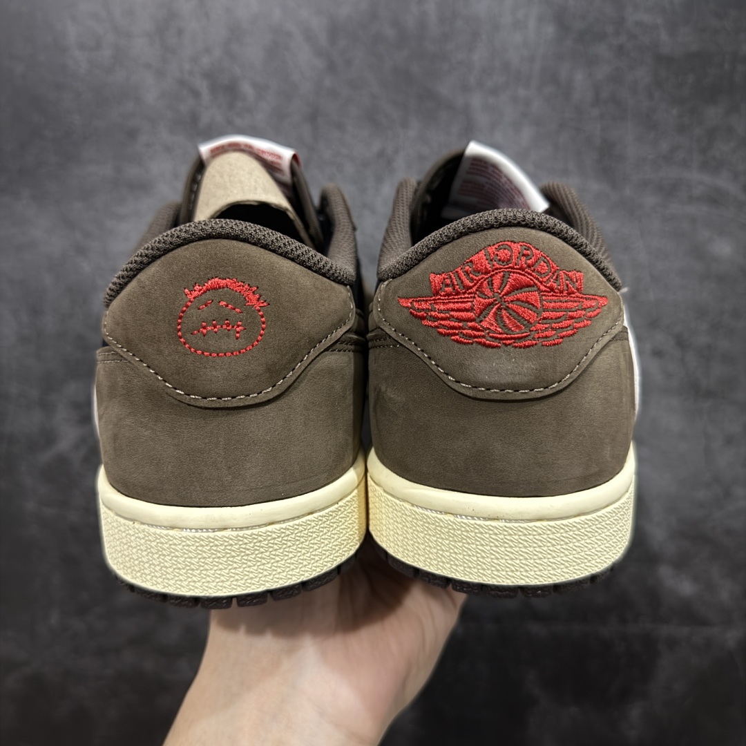 图片[4]-【原厂版】Air Jordan 1 x Travis Scott AJ1 x TS联名棕黑倒钩低帮 CQ4277-001 超级强悍品质 可对比市场各大纯原版本 专业aj大厂出品 对细节的把控毋庸置疑 材料也是用最接近原鞋的头层皮料 所有地方都没有做到减配 原厂鞋楦打造完美鞋型 整体鞋型以及后跟做的弧度做的非常好 鞋带为原厂打蜡鞋带 粗细程度同步原鞋 裁片清洁度到位 无明显瑕疵毛边 免修产品 正确针车 该重针 该有尖角的地方都有做到 鞋价格非常香 转手可闭眼卖高价 到手各位就知道货有多好 绝对秒杀一切同价格货品 尺码：36-47.5-选品中心