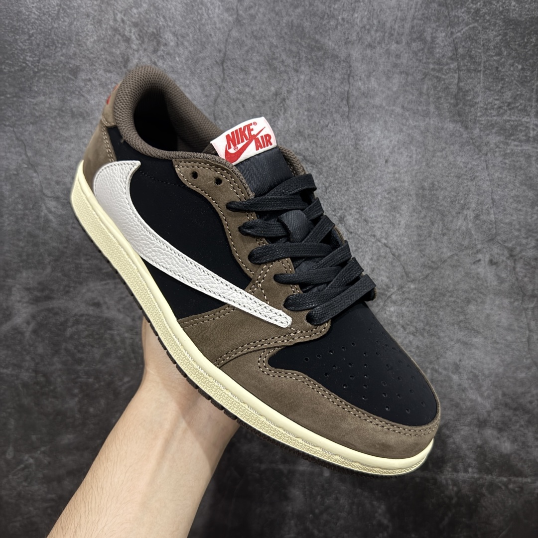 图片[3]-【原厂版】Air Jordan 1 x Travis Scott AJ1 x TS联名棕黑倒钩低帮 CQ4277-001 超级强悍品质 可对比市场各大纯原版本 专业aj大厂出品 对细节的把控毋庸置疑 材料也是用最接近原鞋的头层皮料 所有地方都没有做到减配 原厂鞋楦打造完美鞋型 整体鞋型以及后跟做的弧度做的非常好 鞋带为原厂打蜡鞋带 粗细程度同步原鞋 裁片清洁度到位 无明显瑕疵毛边 免修产品 正确针车 该重针 该有尖角的地方都有做到 鞋价格非常香 转手可闭眼卖高价 到手各位就知道货有多好 绝对秒杀一切同价格货品 尺码：36-47.5-选品中心
