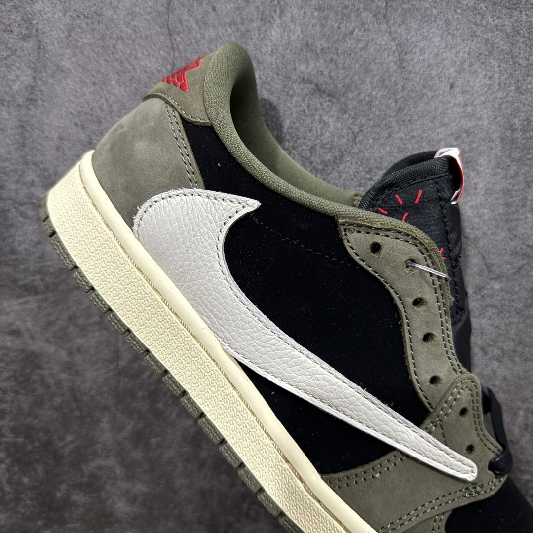 图片[7]-【原厂版】Air Jordan 1 x Travis Scott AJ1 x TS联名墨绿黑白倒钩低帮 DM7866-002 超级强悍品质 可对比市场各大纯原版本 专业aj大厂出品 对细节的把控毋庸置疑 材料也是用最接近原鞋的头层皮料 所有地方都没有做到减配 原厂鞋楦打造完美鞋型 整体鞋型以及后跟做的弧度做的非常好 鞋带为原厂打蜡鞋带 粗细程度同步原鞋 裁片清洁度到位 无明显瑕疵毛边 免修产品 正确针车 该重针 该有尖角的地方都有做到 鞋价格非常香 转手可闭眼卖高价 到手各位就知道货有多好 绝对秒杀一切同价格货品 尺码：36-47.5-选品中心