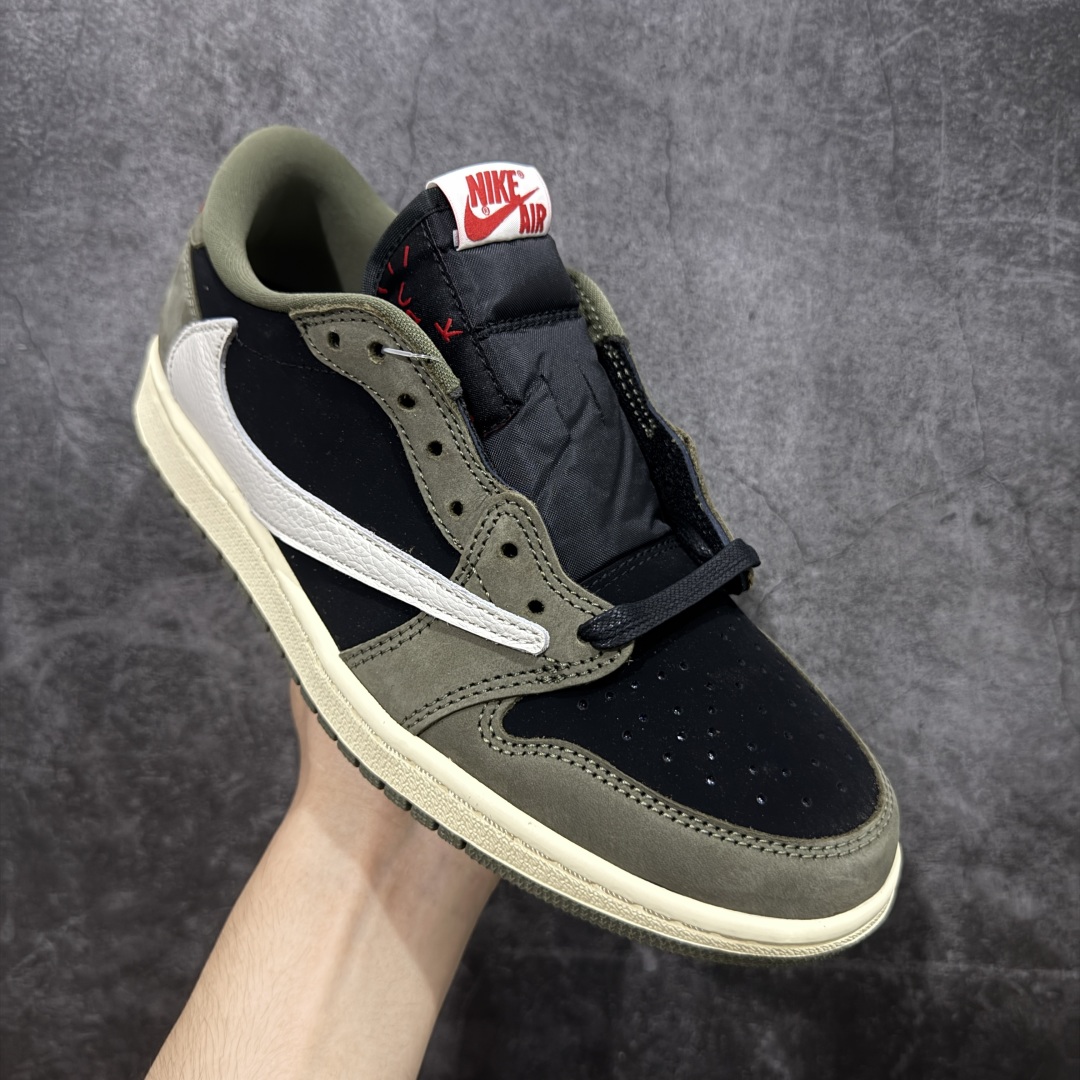 图片[3]-【原厂版】Air Jordan 1 x Travis Scott AJ1 x TS联名墨绿黑白倒钩低帮 DM7866-002 超级强悍品质 可对比市场各大纯原版本 专业aj大厂出品 对细节的把控毋庸置疑 材料也是用最接近原鞋的头层皮料 所有地方都没有做到减配 原厂鞋楦打造完美鞋型 整体鞋型以及后跟做的弧度做的非常好 鞋带为原厂打蜡鞋带 粗细程度同步原鞋 裁片清洁度到位 无明显瑕疵毛边 免修产品 正确针车 该重针 该有尖角的地方都有做到 鞋价格非常香 转手可闭眼卖高价 到手各位就知道货有多好 绝对秒杀一切同价格货品 尺码：36-47.5-选品中心