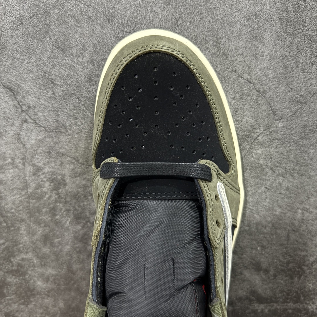 图片[5]-【原厂版】Air Jordan 1 x Travis Scott AJ1 x TS联名墨绿黑白倒钩低帮 DM7866-002 超级强悍品质 可对比市场各大纯原版本 专业aj大厂出品 对细节的把控毋庸置疑 材料也是用最接近原鞋的头层皮料 所有地方都没有做到减配 原厂鞋楦打造完美鞋型 整体鞋型以及后跟做的弧度做的非常好 鞋带为原厂打蜡鞋带 粗细程度同步原鞋 裁片清洁度到位 无明显瑕疵毛边 免修产品 正确针车 该重针 该有尖角的地方都有做到 鞋价格非常香 转手可闭眼卖高价 到手各位就知道货有多好 绝对秒杀一切同价格货品 尺码：36-47.5-选品中心