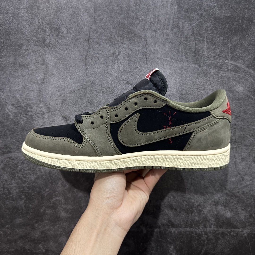 图片[2]-【原厂版】Air Jordan 1 x Travis Scott AJ1 x TS联名墨绿黑白倒钩低帮 DM7866-002 超级强悍品质 可对比市场各大纯原版本 专业aj大厂出品 对细节的把控毋庸置疑 材料也是用最接近原鞋的头层皮料 所有地方都没有做到减配 原厂鞋楦打造完美鞋型 整体鞋型以及后跟做的弧度做的非常好 鞋带为原厂打蜡鞋带 粗细程度同步原鞋 裁片清洁度到位 无明显瑕疵毛边 免修产品 正确针车 该重针 该有尖角的地方都有做到 鞋价格非常香 转手可闭眼卖高价 到手各位就知道货有多好 绝对秒杀一切同价格货品 尺码：36-47.5-选品中心