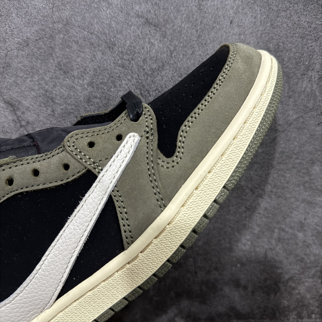 图片[6]-【原厂版】Air Jordan 1 x Travis Scott AJ1 x TS联名墨绿黑白倒钩低帮 DM7866-002 超级强悍品质 可对比市场各大纯原版本 专业aj大厂出品 对细节的把控毋庸置疑 材料也是用最接近原鞋的头层皮料 所有地方都没有做到减配 原厂鞋楦打造完美鞋型 整体鞋型以及后跟做的弧度做的非常好 鞋带为原厂打蜡鞋带 粗细程度同步原鞋 裁片清洁度到位 无明显瑕疵毛边 免修产品 正确针车 该重针 该有尖角的地方都有做到 鞋价格非常香 转手可闭眼卖高价 到手各位就知道货有多好 绝对秒杀一切同价格货品 尺码：36-47.5-选品中心