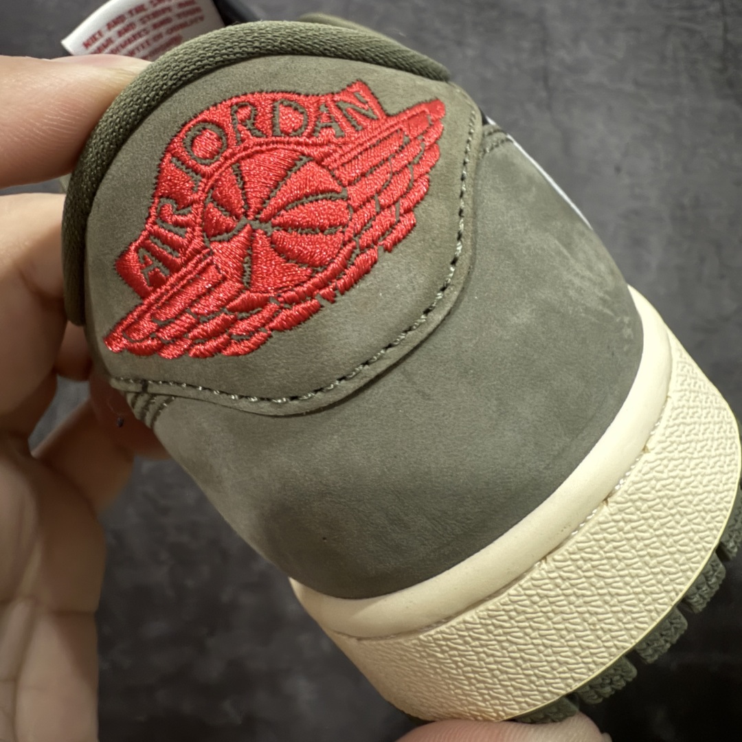 图片[2]-【原厂版】Air Jordan 1 x Travis Scott AJ1 x TS联名墨绿黑白倒钩低帮 DM7866-002 超级强悍品质 可对比市场各大纯原版本 专业aj大厂出品 对细节的把控毋庸置疑 材料也是用最接近原鞋的头层皮料 所有地方都没有做到减配 原厂鞋楦打造完美鞋型 整体鞋型以及后跟做的弧度做的非常好 鞋带为原厂打蜡鞋带 粗细程度同步原鞋 裁片清洁度到位 无明显瑕疵毛边 免修产品 正确针车 该重针 该有尖角的地方都有做到 鞋价格非常香 转手可闭眼卖高价 到手各位就知道货有多好 绝对秒杀一切同价格货品 尺码：36-47.5-选品中心