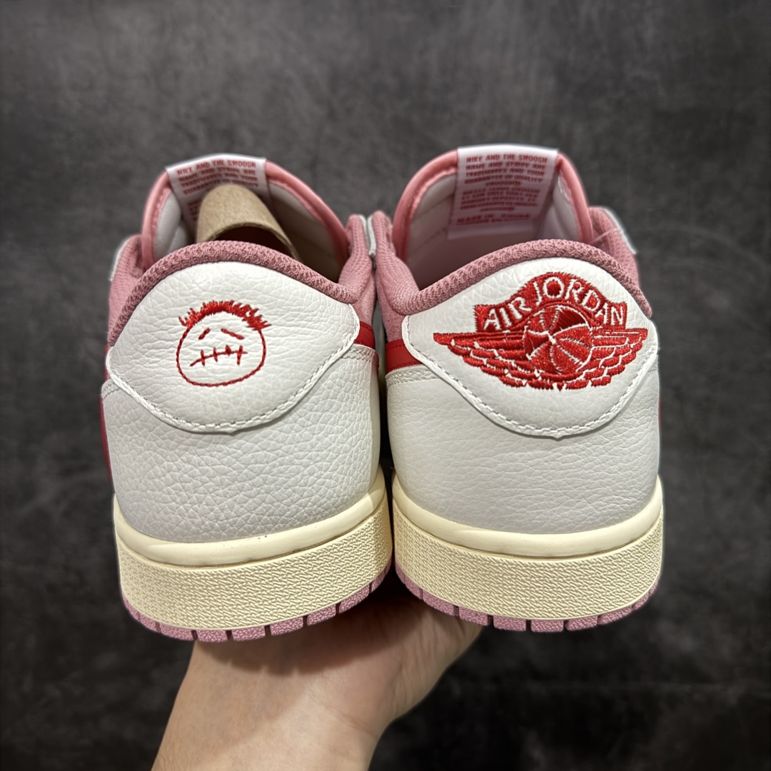 图片[4]-【原厂版】Air Jordan 1 x Travis Scott AJ1 x TS联名白粉红倒钩低帮 DM7866-100 超级强悍品质 可对比市场各大纯原版本 专业aj大厂出品 对细节的把控毋庸置疑 材料也是用最接近原鞋的头层皮料 所有地方都没有做到减配 原厂鞋楦打造完美鞋型 整体鞋型以及后跟做的弧度做的非常好 鞋带为原厂打蜡鞋带 粗细程度同步原鞋 裁片清洁度到位 无明显瑕疵毛边 免修产品 正确针车 该重针 该有尖角的地方都有做到 鞋价格非常香 转手可闭眼卖高价 到手各位就知道货有多好 绝对秒杀一切同价格货品 尺码：36-47.5-选品中心