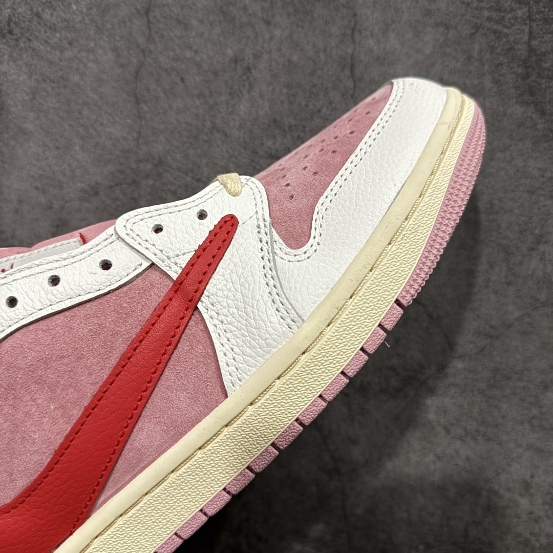 图片[6]-【原厂版】Air Jordan 1 x Travis Scott AJ1 x TS联名白粉红倒钩低帮 DM7866-100 超级强悍品质 可对比市场各大纯原版本 专业aj大厂出品 对细节的把控毋庸置疑 材料也是用最接近原鞋的头层皮料 所有地方都没有做到减配 原厂鞋楦打造完美鞋型 整体鞋型以及后跟做的弧度做的非常好 鞋带为原厂打蜡鞋带 粗细程度同步原鞋 裁片清洁度到位 无明显瑕疵毛边 免修产品 正确针车 该重针 该有尖角的地方都有做到 鞋价格非常香 转手可闭眼卖高价 到手各位就知道货有多好 绝对秒杀一切同价格货品 尺码：36-47.5-选品中心
