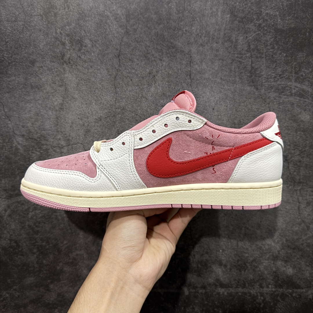 图片[2]-【原厂版】Air Jordan 1 x Travis Scott AJ1 x TS联名白粉红倒钩低帮 DM7866-100 超级强悍品质 可对比市场各大纯原版本 专业aj大厂出品 对细节的把控毋庸置疑 材料也是用最接近原鞋的头层皮料 所有地方都没有做到减配 原厂鞋楦打造完美鞋型 整体鞋型以及后跟做的弧度做的非常好 鞋带为原厂打蜡鞋带 粗细程度同步原鞋 裁片清洁度到位 无明显瑕疵毛边 免修产品 正确针车 该重针 该有尖角的地方都有做到 鞋价格非常香 转手可闭眼卖高价 到手各位就知道货有多好 绝对秒杀一切同价格货品 尺码：36-47.5-选品中心