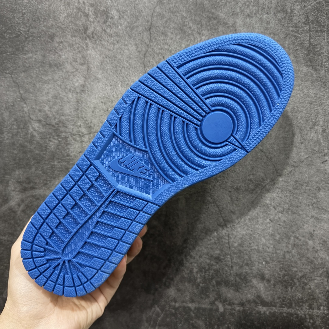 图片[9]-【原厂版】Air Jordan 1 x Travis Scott AJ1 x TS联名白蓝闪电倒钩低帮 DM7866-140 超级强悍品质 可对比市场各大纯原版本 专业aj大厂出品 对细节的把控毋庸置疑 材料也是用最接近原鞋的头层皮料 所有地方都没有做到减配 原厂鞋楦打造完美鞋型 整体鞋型以及后跟做的弧度做的非常好 鞋带为原厂打蜡鞋带 粗细程度同步原鞋 裁片清洁度到位 无明显瑕疵毛边 免修产品 正确针车 该重针 该有尖角的地方都有做到 鞋价格非常香 转手可闭眼卖高价 到手各位就知道货有多好 绝对秒杀一切同价格货品 尺码：36-47.5-选品中心