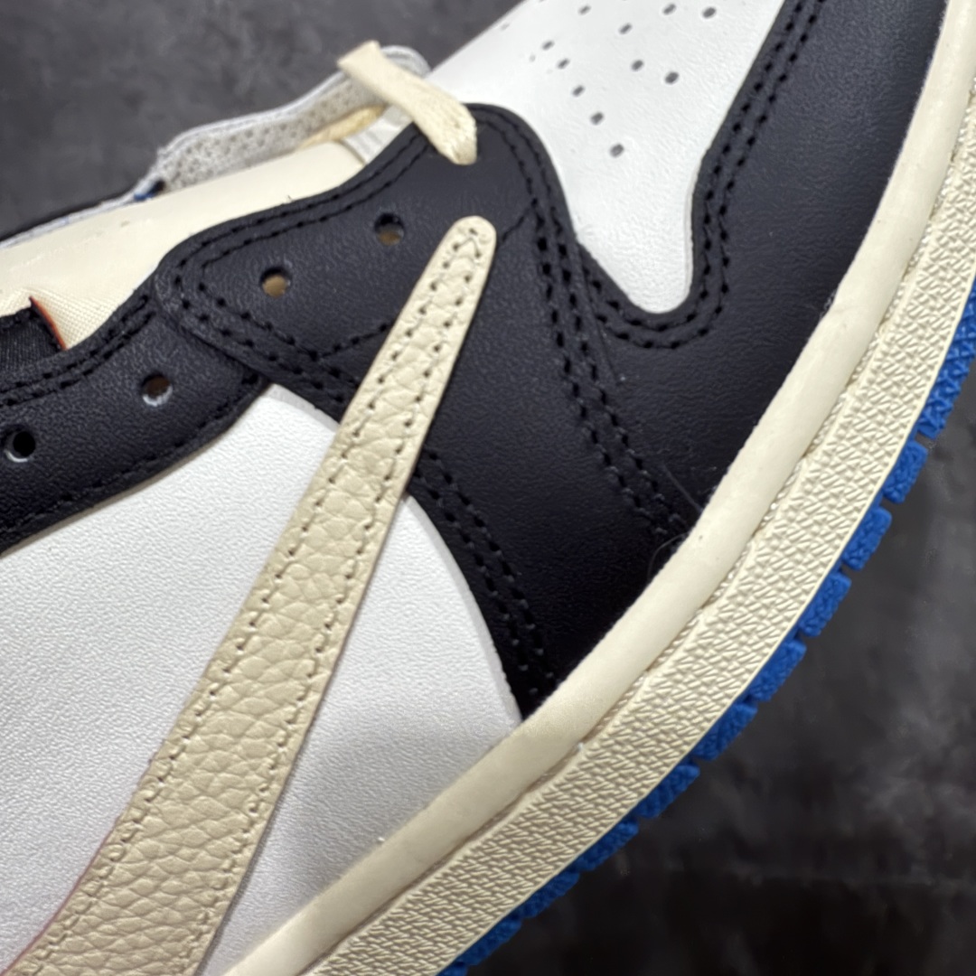 图片[4]-【原厂版】Air Jordan 1 x Travis Scott AJ1 x TS联名白蓝闪电倒钩低帮 DM7866-140 超级强悍品质 可对比市场各大纯原版本 专业aj大厂出品 对细节的把控毋庸置疑 材料也是用最接近原鞋的头层皮料 所有地方都没有做到减配 原厂鞋楦打造完美鞋型 整体鞋型以及后跟做的弧度做的非常好 鞋带为原厂打蜡鞋带 粗细程度同步原鞋 裁片清洁度到位 无明显瑕疵毛边 免修产品 正确针车 该重针 该有尖角的地方都有做到 鞋价格非常香 转手可闭眼卖高价 到手各位就知道货有多好 绝对秒杀一切同价格货品 尺码：36-47.5-选品中心