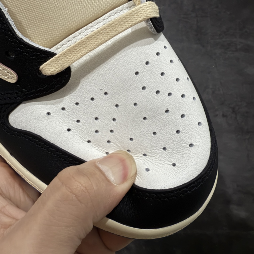 图片[5]-【原厂版】Air Jordan 1 x Travis Scott AJ1 x TS联名白蓝闪电倒钩低帮 DM7866-140 超级强悍品质 可对比市场各大纯原版本 专业aj大厂出品 对细节的把控毋庸置疑 材料也是用最接近原鞋的头层皮料 所有地方都没有做到减配 原厂鞋楦打造完美鞋型 整体鞋型以及后跟做的弧度做的非常好 鞋带为原厂打蜡鞋带 粗细程度同步原鞋 裁片清洁度到位 无明显瑕疵毛边 免修产品 正确针车 该重针 该有尖角的地方都有做到 鞋价格非常香 转手可闭眼卖高价 到手各位就知道货有多好 绝对秒杀一切同价格货品 尺码：36-47.5-选品中心