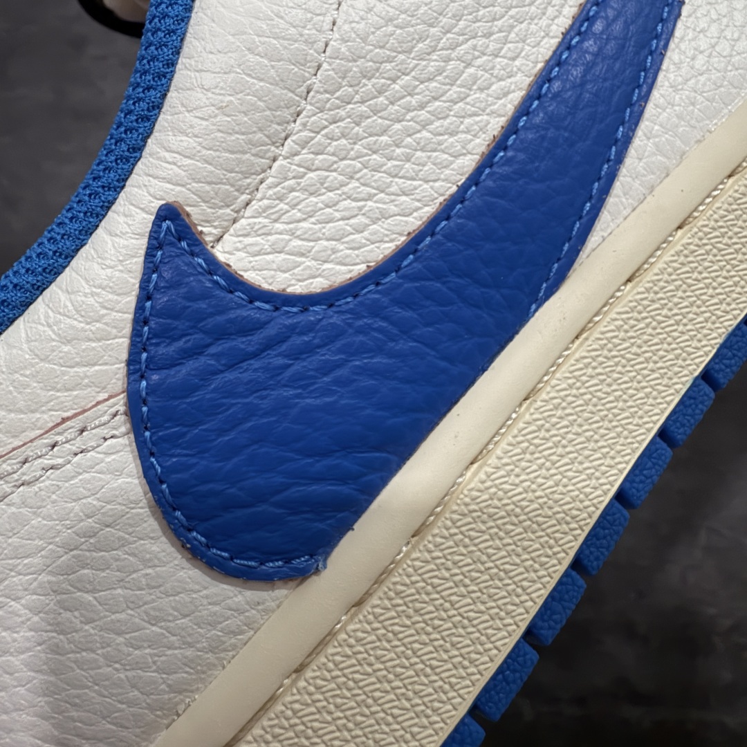 图片[3]-【原厂版】Air Jordan 1 x Travis Scott AJ1 x TS联名白蓝倒钩低帮 DM7866-104 超级强悍品质 可对比市场各大纯原版本 专业aj大厂出品 对细节的把控毋庸置疑 材料也是用最接近原鞋的头层皮料 所有地方都没有做到减配 原厂鞋楦打造完美鞋型 整体鞋型以及后跟做的弧度做的非常好 鞋带为原厂打蜡鞋带 粗细程度同步原鞋 裁片清洁度到位 无明显瑕疵毛边 免修产品 正确针车 该重针 该有尖角的地方都有做到 鞋价格非常香 转手可闭眼卖高价 到手各位就知道货有多好 绝对秒杀一切同价格货品 尺码：36-47.5-选品中心