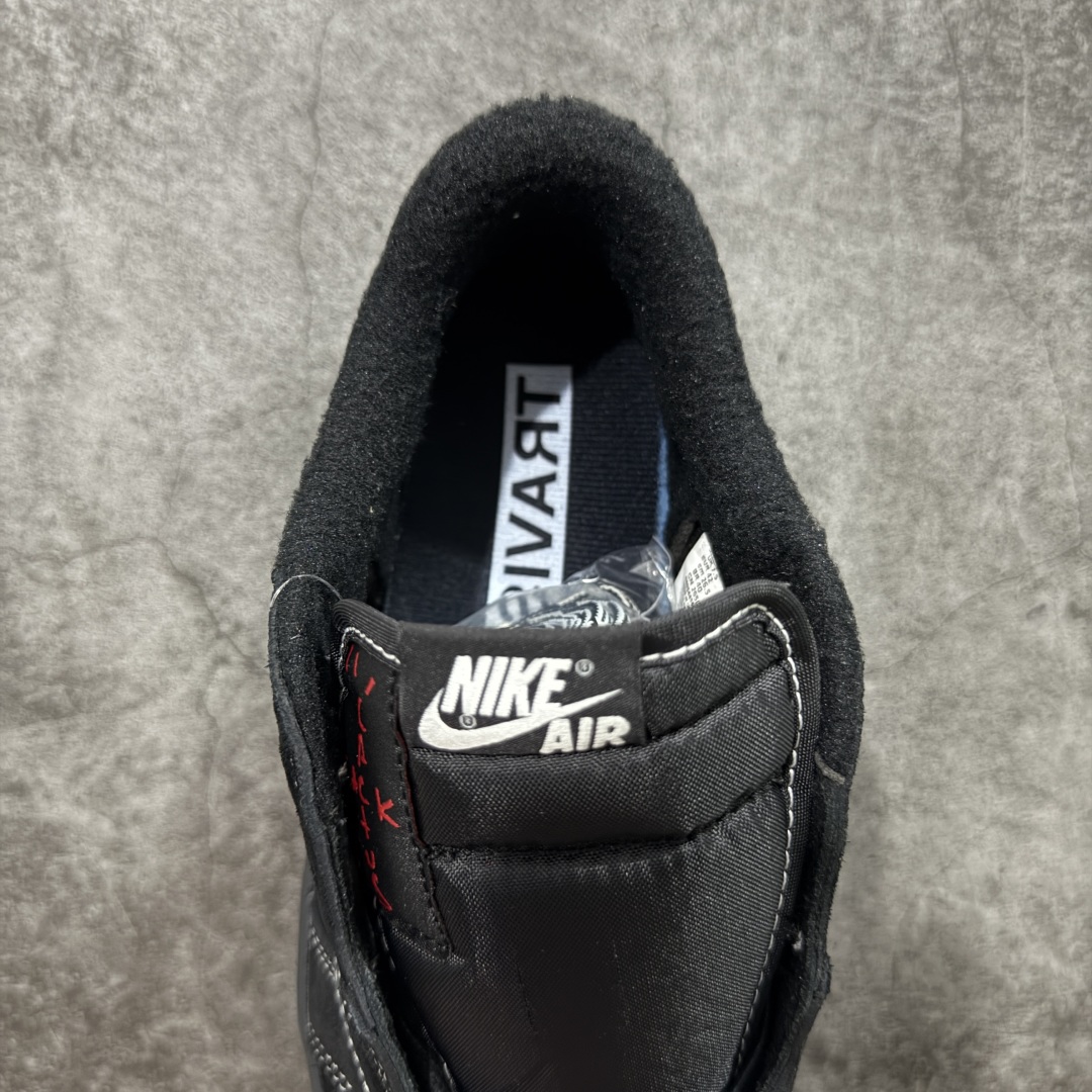 图片[8]-【原厂版】Air Jordan 1 x Travis Scott AJ1 x TS联名黑倒钩低帮 DM7866-001 超级强悍品质 可对比市场各大纯原版本 专业aj大厂出品 对细节的把控毋庸置疑 材料也是用最接近原鞋的头层皮料 所有地方都没有做到减配 原厂鞋楦打造完美鞋型 整体鞋型以及后跟做的弧度做的非常好 鞋带为原厂打蜡鞋带 粗细程度同步原鞋 裁片清洁度到位 无明显瑕疵毛边 免修产品 正确针车 该重针 该有尖角的地方都有做到 鞋价格非常香 转手可闭眼卖高价 到手各位就知道货有多好 绝对秒杀一切同价格货品 尺码：36-47.5-选品中心