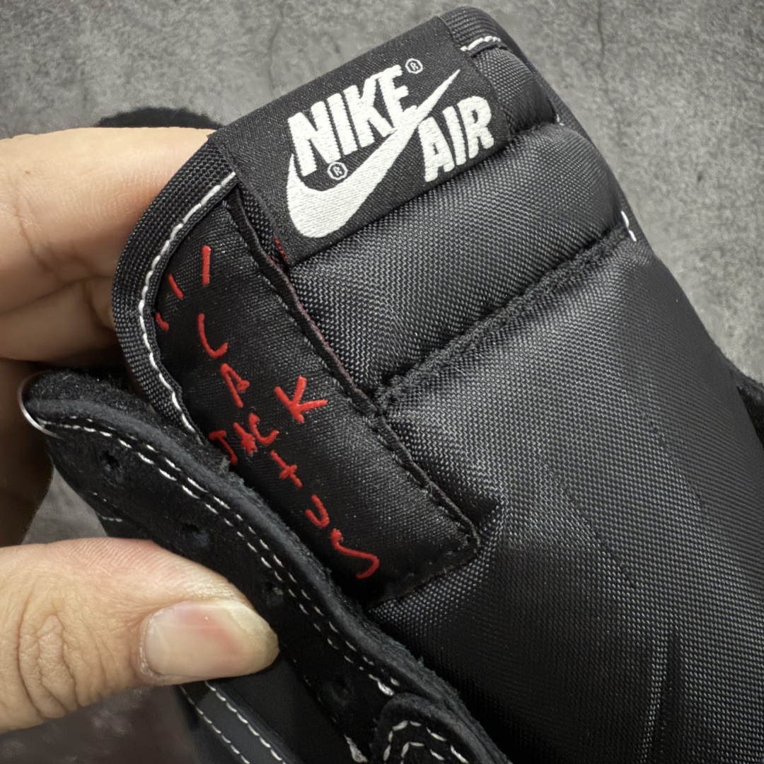 图片[6]-【原厂版】Air Jordan 1 x Travis Scott AJ1 x TS联名黑倒钩低帮 DM7866-001 超级强悍品质 可对比市场各大纯原版本 专业aj大厂出品 对细节的把控毋庸置疑 材料也是用最接近原鞋的头层皮料 所有地方都没有做到减配 原厂鞋楦打造完美鞋型 整体鞋型以及后跟做的弧度做的非常好 鞋带为原厂打蜡鞋带 粗细程度同步原鞋 裁片清洁度到位 无明显瑕疵毛边 免修产品 正确针车 该重针 该有尖角的地方都有做到 鞋价格非常香 转手可闭眼卖高价 到手各位就知道货有多好 绝对秒杀一切同价格货品 尺码：36-47.5-选品中心