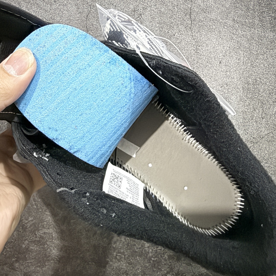 图片[8]-【原厂版】Air Jordan 1 x Travis Scott AJ1 x TS联名黑倒钩低帮 DM7866-001 超级强悍品质 可对比市场各大纯原版本 专业aj大厂出品 对细节的把控毋庸置疑 材料也是用最接近原鞋的头层皮料 所有地方都没有做到减配 原厂鞋楦打造完美鞋型 整体鞋型以及后跟做的弧度做的非常好 鞋带为原厂打蜡鞋带 粗细程度同步原鞋 裁片清洁度到位 无明显瑕疵毛边 免修产品 正确针车 该重针 该有尖角的地方都有做到 鞋价格非常香 转手可闭眼卖高价 到手各位就知道货有多好 绝对秒杀一切同价格货品 尺码：36-47.5-选品中心