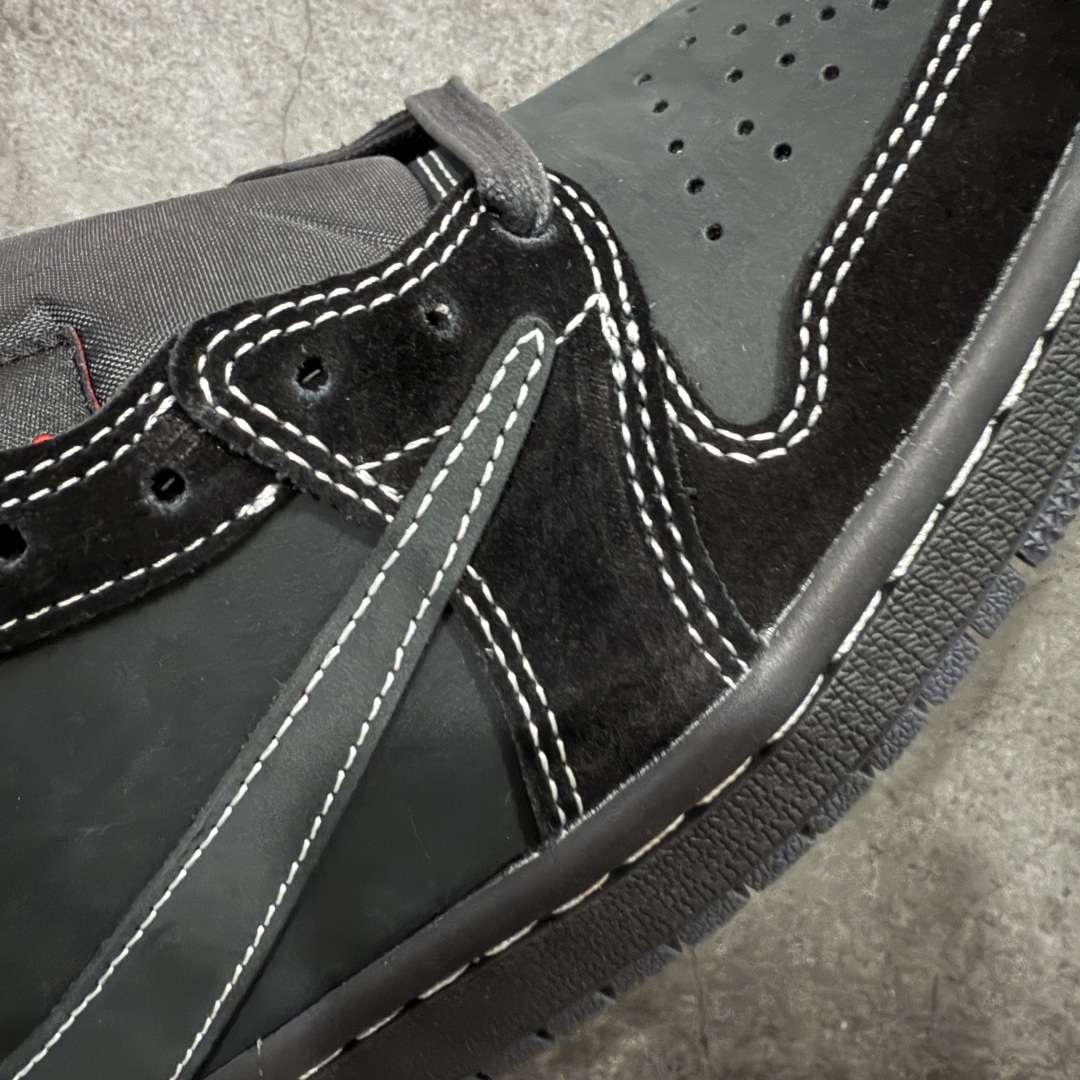 图片[4]-【原厂版】Air Jordan 1 x Travis Scott AJ1 x TS联名黑倒钩低帮 DM7866-001 超级强悍品质 可对比市场各大纯原版本 专业aj大厂出品 对细节的把控毋庸置疑 材料也是用最接近原鞋的头层皮料 所有地方都没有做到减配 原厂鞋楦打造完美鞋型 整体鞋型以及后跟做的弧度做的非常好 鞋带为原厂打蜡鞋带 粗细程度同步原鞋 裁片清洁度到位 无明显瑕疵毛边 免修产品 正确针车 该重针 该有尖角的地方都有做到 鞋价格非常香 转手可闭眼卖高价 到手各位就知道货有多好 绝对秒杀一切同价格货品 尺码：36-47.5-选品中心