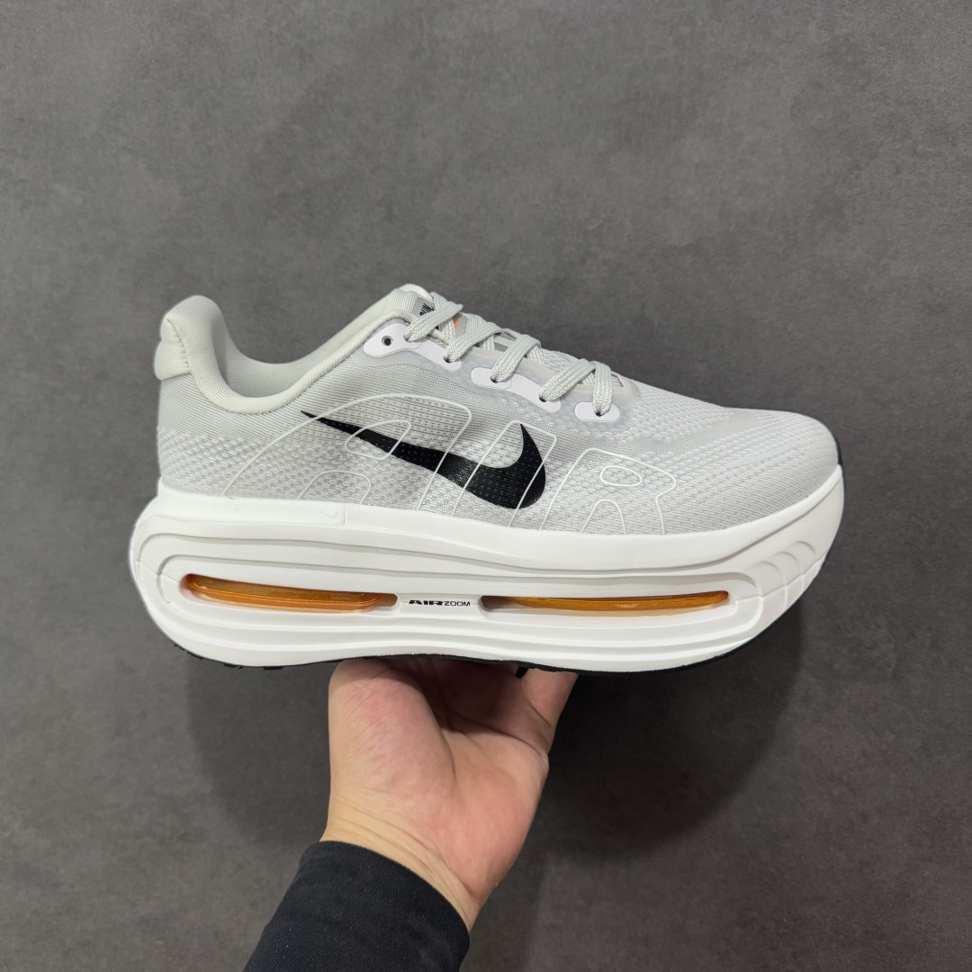 【公司级】Nike ZOOM PREMIUM 耐克 飞马 舒适减震防滑 低帮跑步鞋 全掌ReactX泡绵中底 前掌和后跟还配备了Air Zoom气垫单元 据说跑起来更快更舒适哦 这次最大的升级点 首次引入了ReactX泡绵 货号:FN8453-035 尺码:36 36.5 37.5 38 38.5 39 40 40.5 41 42 42.5 43 44 45 编码:XZB280290-选品中心