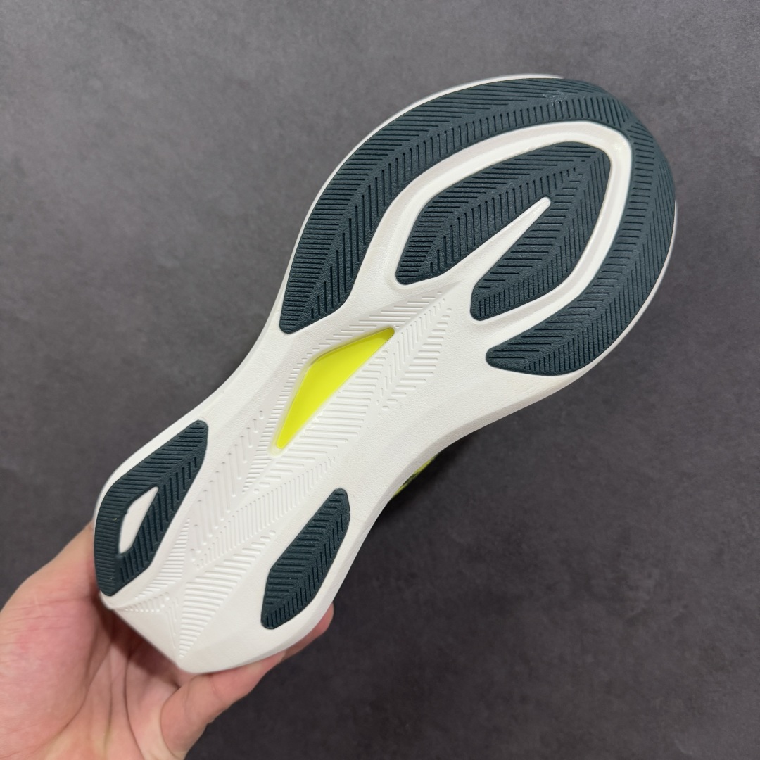 图片[9]-【公司级】Asics SONICBLAST 亚瑟士运动休闲透气专业跑鞋 此种置于中底内部的自适应发泡材料 可在每一次冲击后帮助足弓重新定位 强化迈步时的支撑性中底处的另一项升级为FFBLASTTM PLUSECO缓冲科技 此种材料含有约24%的生物基成分 可在每一步中创造绵柔的触地脚感PureGELM科技位干鞋跟底部 柔软度比标准GELM科技高65% 为长跑训练者带来令人惊奇的运动顺畅感 尺码： 36-45-选品中心