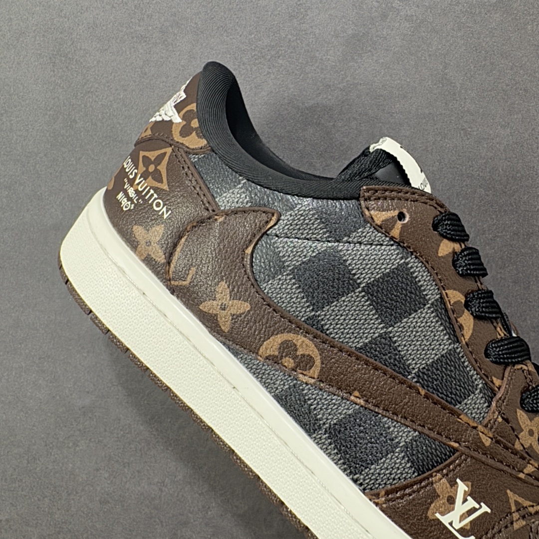 图片[6]-【定制版】高端定制Travis Scott x Jordan 1 Low LV联名-棕灰格纹 倒勾低帮休闲板鞋 原厂全头层皮 大厂纯原品质出货 纯正版型 定制鞋盒 皮料切割干净无任何毛边 细节完美 超高清洁度 货号：SC0601-051 尺码：36 36.5 37.5 38 38.5 39 40 40.5 41 42 42.5 43 44 44.5 45 编码：HXSB330340-选品中心
