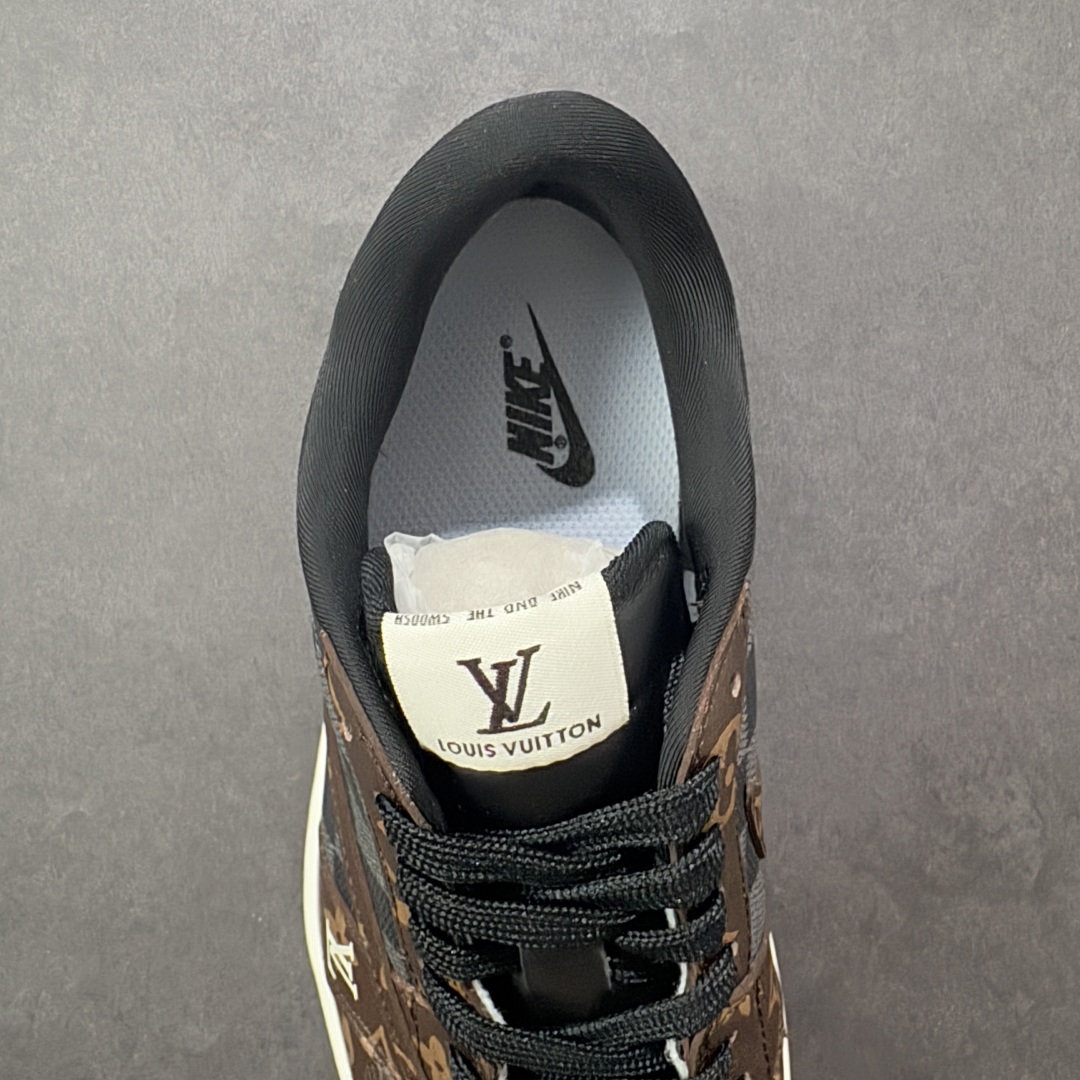 图片[7]-【定制版】高端定制Travis Scott x Jordan 1 Low LV联名-棕灰格纹 倒勾低帮休闲板鞋 原厂全头层皮 大厂纯原品质出货 纯正版型 定制鞋盒 皮料切割干净无任何毛边 细节完美 超高清洁度 货号：SC0601-051 尺码：36 36.5 37.5 38 38.5 39 40 40.5 41 42 42.5 43 44 44.5 45 编码：HXSB330340-选品中心