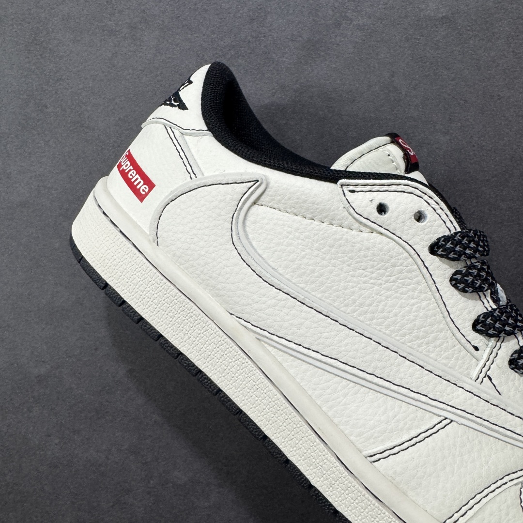 图片[6]-【定制版】Supreme x Travis Scott x Air Jordan 1 Low Sup x AJ1 低帮 米白黑倒钩 AJ1 乔丹1代 aj1 乔1 低邦 米白黑倒勾联名 乔丹篮球鞋系列 鞋款整体以米白色皮革为底搭配米白色框架覆盖层，标志性的反钩Swoosh Logo采用白色呈现，内侧也辅以白色Swoosh Logo点缀，鞋舌等多处TS标志性元素均得以保留；后跟侧下方印有Supreme字样，鞋舌上以Supreme字样呈现，后跟的Jack厂牌标志以及Wings Logo均采用黑色刺绣打造，彰显联名身份；最后以米白色中底搭配黑色橡胶外底完善整体设计收尾。 货号：HH7518-089 尺码：36 36.5 37.5 38 38.5 39 40 40.5 41 42 42.5 43 44 44.5 45 编码：HXSB330340-选品中心
