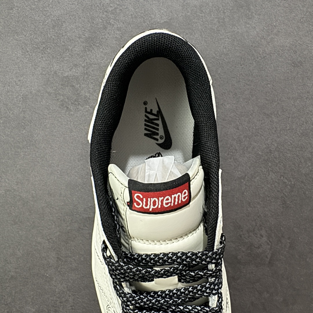图片[7]-【定制版】Supreme x Travis Scott x Air Jordan 1 Low Sup x AJ1 低帮 米白黑倒钩 AJ1 乔丹1代 aj1 乔1 低邦 米白黑倒勾联名 乔丹篮球鞋系列 鞋款整体以米白色皮革为底搭配米白色框架覆盖层，标志性的反钩Swoosh Logo采用白色呈现，内侧也辅以白色Swoosh Logo点缀，鞋舌等多处TS标志性元素均得以保留；后跟侧下方印有Supreme字样，鞋舌上以Supreme字样呈现，后跟的Jack厂牌标志以及Wings Logo均采用黑色刺绣打造，彰显联名身份；最后以米白色中底搭配黑色橡胶外底完善整体设计收尾。 货号：HH7518-089 尺码：36 36.5 37.5 38 38.5 39 40 40.5 41 42 42.5 43 44 44.5 45 编码：HXSB330340-选品中心