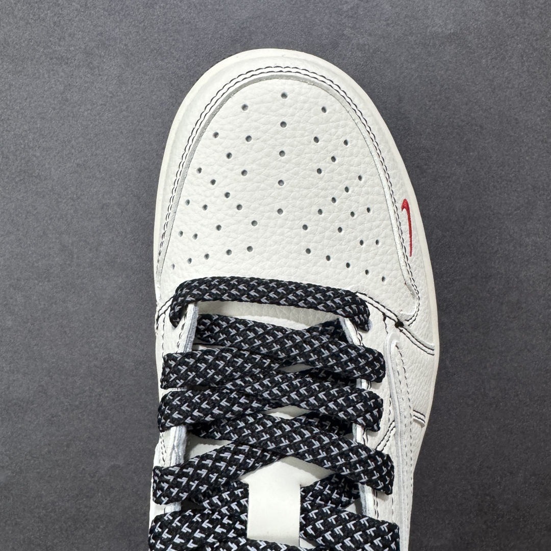 图片[8]-【定制版】Supreme x Travis Scott x Air Jordan 1 Low Sup x AJ1 低帮 米白黑倒钩 AJ1 乔丹1代 aj1 乔1 低邦 米白黑倒勾联名 乔丹篮球鞋系列 鞋款整体以米白色皮革为底搭配米白色框架覆盖层，标志性的反钩Swoosh Logo采用白色呈现，内侧也辅以白色Swoosh Logo点缀，鞋舌等多处TS标志性元素均得以保留；后跟侧下方印有Supreme字样，鞋舌上以Supreme字样呈现，后跟的Jack厂牌标志以及Wings Logo均采用黑色刺绣打造，彰显联名身份；最后以米白色中底搭配黑色橡胶外底完善整体设计收尾。 货号：HH7518-089 尺码：36 36.5 37.5 38 38.5 39 40 40.5 41 42 42.5 43 44 44.5 45 编码：HXSB330340-选品中心