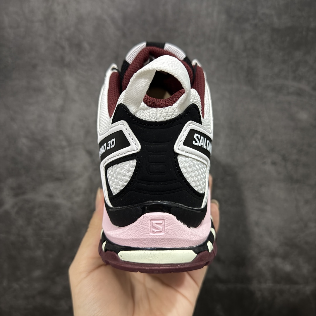 图片[4]-【绿x版】SALOMON XA Pro 3D ADV 萨洛蒙潮流越野机能户外功能鞋 白粉色478676新配色出货 纯原外贸平台特供订单 耗时半年巨作 全套原纸板楦头开发 原厂特供网布配套加持 确保原汁原味 完美呈现版型 原档数据独家私模五层组合大底 男女鞋同步官方开发至46.5 原装Ortholite轻量化鞋垫 中底布带钢印编号 原厂TPU锁扣 进口港宝加持 后跟自然饱满 还原公司包裹性 鞋面采用SENSIFT贴合技术 全方位贴合包裹脚型 鞋跟部鞋底牵引设计 提供强大的抓地性能 更适应野外崎岖不平的道路 其3D ADVANCED CHASSIS底盘 材料轻量大化 钉齿设计更具稳定性 防护性 鞋底易磨损区运用CONTAGRIP高耐磨材料 应对城市硬质路面长距离跑考验 尺码：36 36.5 37.5 38 38.5 39 40-选品中心
