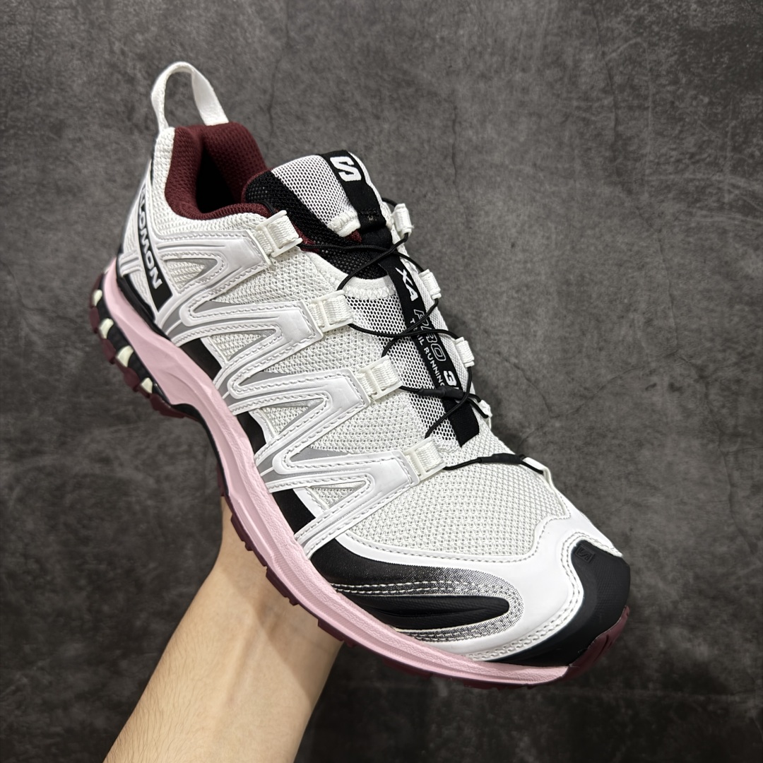 图片[3]-【绿x版】SALOMON XA Pro 3D ADV 萨洛蒙潮流越野机能户外功能鞋 白粉色478676新配色出货 纯原外贸平台特供订单 耗时半年巨作 全套原纸板楦头开发 原厂特供网布配套加持 确保原汁原味 完美呈现版型 原档数据独家私模五层组合大底 男女鞋同步官方开发至46.5 原装Ortholite轻量化鞋垫 中底布带钢印编号 原厂TPU锁扣 进口港宝加持 后跟自然饱满 还原公司包裹性 鞋面采用SENSIFT贴合技术 全方位贴合包裹脚型 鞋跟部鞋底牵引设计 提供强大的抓地性能 更适应野外崎岖不平的道路 其3D ADVANCED CHASSIS底盘 材料轻量大化 钉齿设计更具稳定性 防护性 鞋底易磨损区运用CONTAGRIP高耐磨材料 应对城市硬质路面长距离跑考验 尺码：36 36.5 37.5 38 38.5 39 40-选品中心