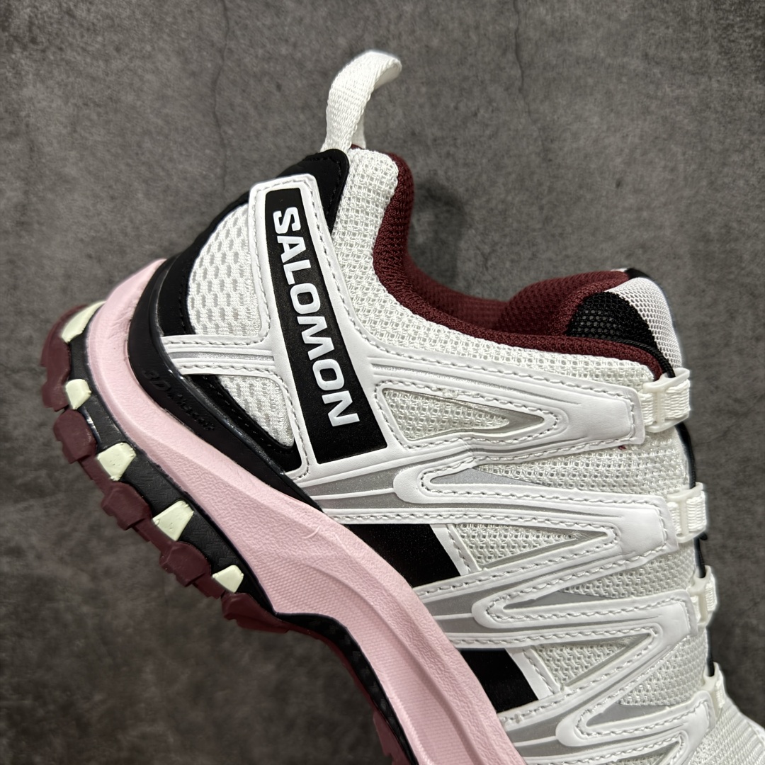 图片[7]-【绿x版】SALOMON XA Pro 3D ADV 萨洛蒙潮流越野机能户外功能鞋 白粉色478676新配色出货 纯原外贸平台特供订单 耗时半年巨作 全套原纸板楦头开发 原厂特供网布配套加持 确保原汁原味 完美呈现版型 原档数据独家私模五层组合大底 男女鞋同步官方开发至46.5 原装Ortholite轻量化鞋垫 中底布带钢印编号 原厂TPU锁扣 进口港宝加持 后跟自然饱满 还原公司包裹性 鞋面采用SENSIFT贴合技术 全方位贴合包裹脚型 鞋跟部鞋底牵引设计 提供强大的抓地性能 更适应野外崎岖不平的道路 其3D ADVANCED CHASSIS底盘 材料轻量大化 钉齿设计更具稳定性 防护性 鞋底易磨损区运用CONTAGRIP高耐磨材料 应对城市硬质路面长距离跑考验 尺码：36 36.5 37.5 38 38.5 39 40-选品中心