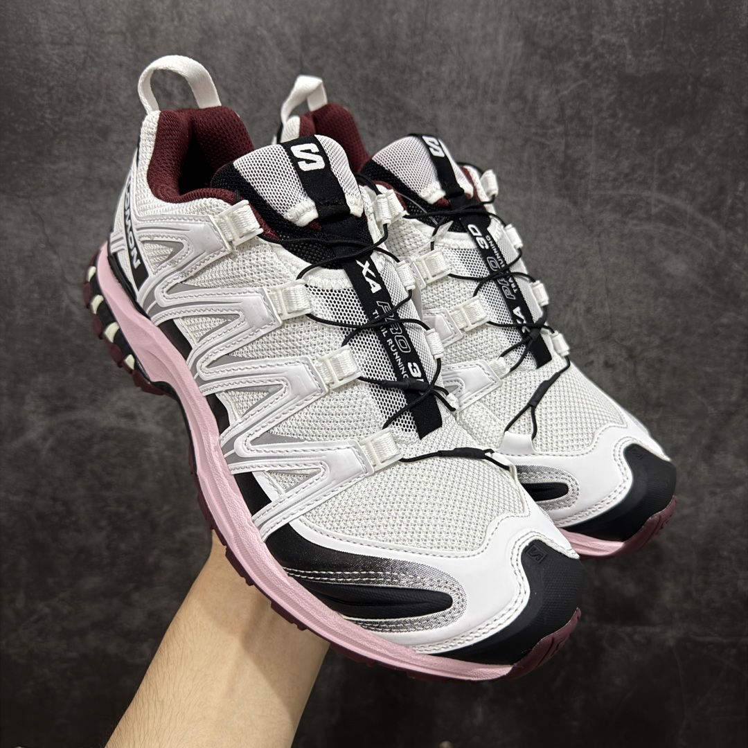 【绿x版】SALOMON XA Pro 3D ADV 萨洛蒙潮流越野机能户外功能鞋 白粉色478676新配色出货 纯原外贸平台特供订单 耗时半年巨作 全套原纸板楦头开发 原厂特供网布配套加持 确保原汁原味 完美呈现版型 原档数据独家私模五层组合大底 男女鞋同步官方开发至46.5 原装Ortholite轻量化鞋垫 中底布带钢印编号 原厂TPU锁扣 进口港宝加持 后跟自然饱满 还原公司包裹性 鞋面采用SENSIFT贴合技术 全方位贴合包裹脚型 鞋跟部鞋底牵引设计 提供强大的抓地性能 更适应野外崎岖不平的道路 其3D ADVANCED CHASSIS底盘 材料轻量大化 钉齿设计更具稳定性 防护性 鞋底易磨损区运用CONTAGRIP高耐磨材料 应对城市硬质路面长距离跑考验 尺码:36 36.5 37.5 38 38.5 39 40-选品中心