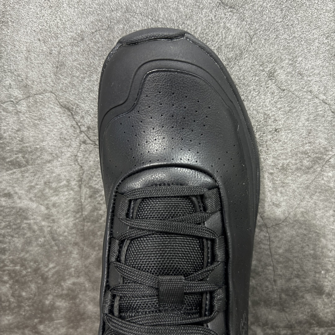 图片[5]-【莞产纯原】可隆KOLON SPORT 户外舒适柔软 防水支撑轻便回弹 低帮 徒步鞋 男女同款 黑色 脚感软到像踩云朵☁️—鞋面柔软贴合脚型，走石子路也不硌脚；防滑V黄金大底纹路深似锯齿，泥地、陡坡都稳稳拿捏，下雨天也不怕打滑。黑色耐脏又百搭，日常穿去上班是低调质感，进山徒步是可靠装备，从城市到山野，一双鞋承包所有 “出走计划” 尺码：39-44-选品中心