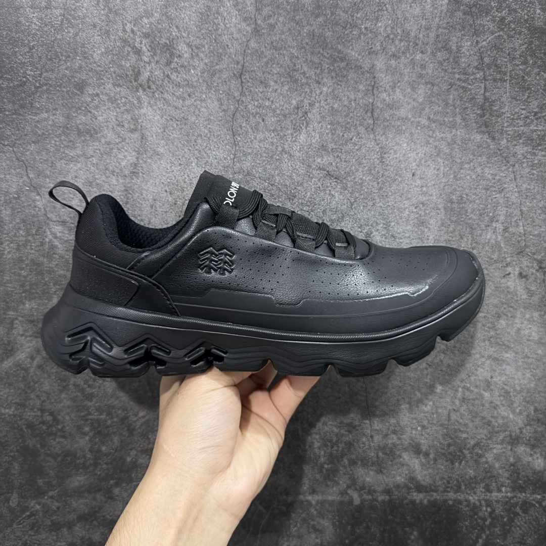 【莞产纯原】可隆KOLON SPORT 户外舒适柔软 防水支撑轻便回弹 低帮 徒步鞋 男女同款 黑色 脚感软到像踩云朵☁️—鞋面柔软贴合脚型,走石子路也不硌脚;防滑V黄金大底纹路深似锯齿,泥地、陡坡都稳稳拿捏,下雨天也不怕打滑。黑色耐脏又百搭,日常穿去上班是低调质感,进山徒步是可靠装备,从城市到山野,一双鞋承包所有 “出走计划” 尺码:39-44-选品中心