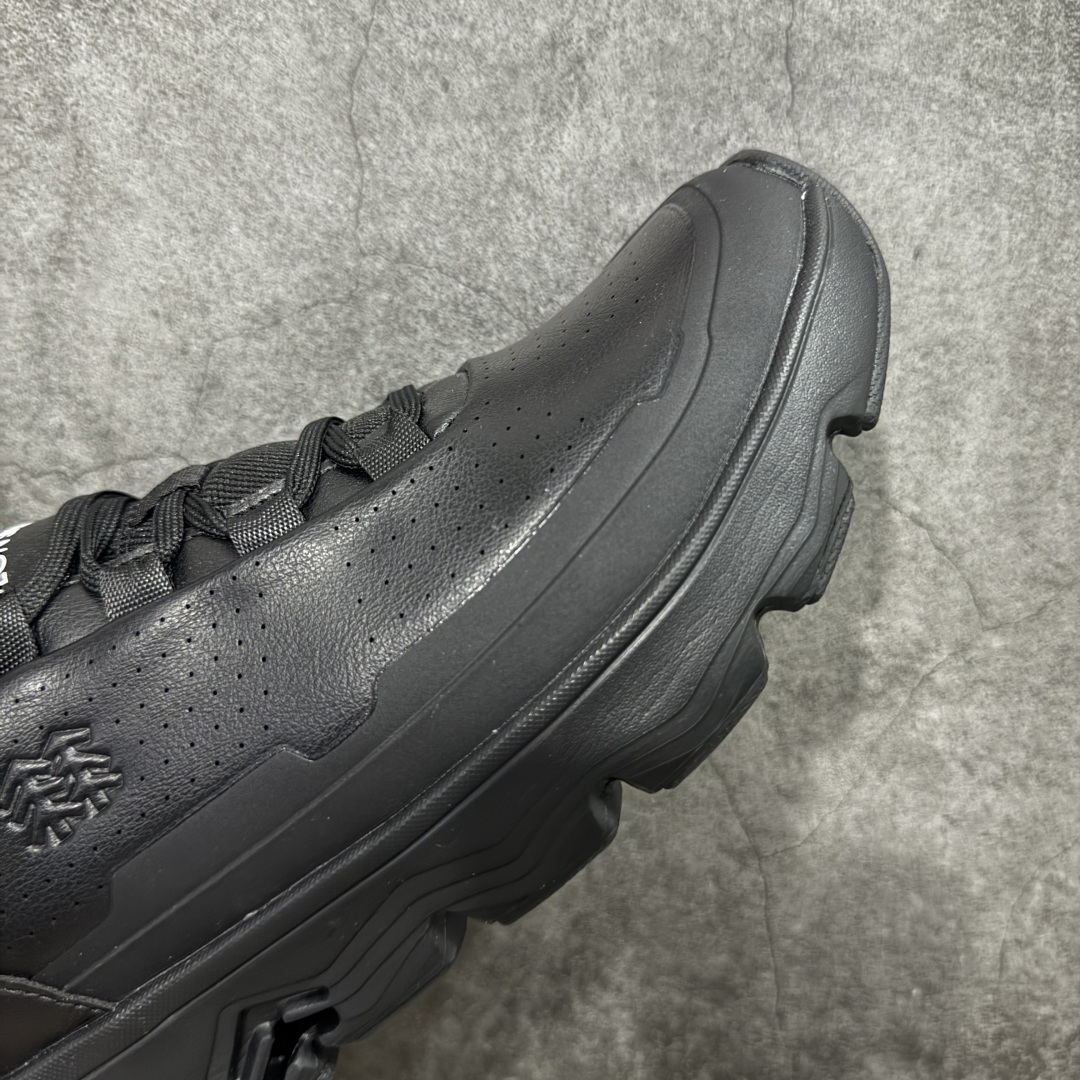 图片[6]-【莞产纯原】可隆KOLON SPORT 户外舒适柔软 防水支撑轻便回弹 低帮 徒步鞋 男女同款 黑色 脚感软到像踩云朵☁️—鞋面柔软贴合脚型，走石子路也不硌脚；防滑V黄金大底纹路深似锯齿，泥地、陡坡都稳稳拿捏，下雨天也不怕打滑。黑色耐脏又百搭，日常穿去上班是低调质感，进山徒步是可靠装备，从城市到山野，一双鞋承包所有 “出走计划” 尺码：39-44-选品中心