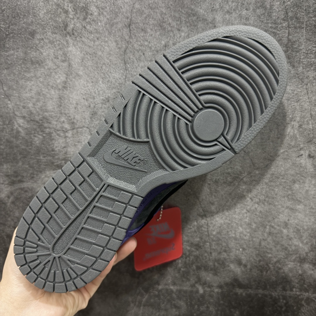 图片[9]-【Top纯原 】Supreme x Nk Dunk SB Dunk Low 舒适 防滑耐磨低帮板鞋 男女同款 联名欧洲限定紫色 HQ8487-500 独家原厂航空铝磨具打磨大底 鞋头坡度极致还原 原盒原配 圈内天花板工艺 原厂冲刀 超高清洁度 全鞋零毛边皮料切割 全套原楦原模倾力打造完美版型 采用原厂百宏鞋带以及原厂百宏织唛舌标 内标可供原厂几率过验 原厂中底布黄色点胶 原厂中底布拉帮走线遵循公司‼️ 尺码：40 40.5 41 42 42.5 43 44 44.5 45 46 47.5-选品中心