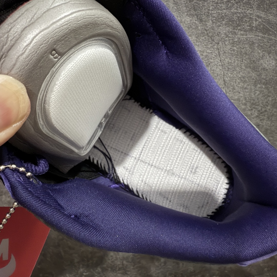 图片[8]-【Top纯原 】Supreme x Nk Dunk SB Dunk Low 舒适 防滑耐磨低帮板鞋 男女同款 联名欧洲限定紫色 HQ8487-500 独家原厂航空铝磨具打磨大底 鞋头坡度极致还原 原盒原配 圈内天花板工艺 原厂冲刀 超高清洁度 全鞋零毛边皮料切割 全套原楦原模倾力打造完美版型 采用原厂百宏鞋带以及原厂百宏织唛舌标 内标可供原厂几率过验 原厂中底布黄色点胶 原厂中底布拉帮走线遵循公司‼️ 尺码：40 40.5 41 42 42.5 43 44 44.5 45 46 47.5-选品中心