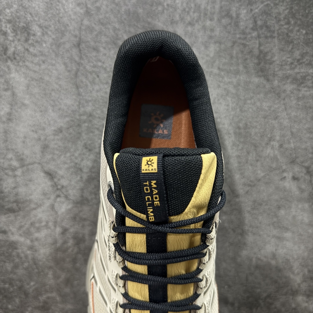 图片[8]-【GX纯原】凯乐石KAILAS 远征5 FLT 舒适简约经典登山 防滑耐磨防水 低帮 徒步鞋 市面唯一正确防泼水防水面料 正确防水内里布 真正做到内外防水 区别市场假防水 鞋面材质：运用耐磨防砂网布，能防止沙石进入鞋内，同时具备良好的透气性，可让脚部保持干爽。 \\t鞋底性能：搭载Vibram防滑耐磨大底，有出色的抓地力，仿鲨齿纹路设计，能应对各种复杂路面；鞋底还能提供良好的稳定性和支撑力，减少脚部疲劳。 \\t防水技术：采用FILTERTEC防水透气技术，防水指数高达8000mm H₂O，能有效防止雨水渗透，同时能保持脚面干爽。 \\t细节设计：鞋头采用橡胶防撞包边，保护脚趾免受伤害；鞋舌一体式设计，防止碎石泥沙进入；采用亚洲人脚型鞋楦设计，配合中腰包裹，提高舒适性。 适用场景：适合多日或单日轻装徒步，也可用于城市通勤，是一双兼顾户外与日常穿着的多功能鞋子。 尺码：40 41.5 42 42.5 43 44 44.5 45（女码第二轮出货）-选品中心