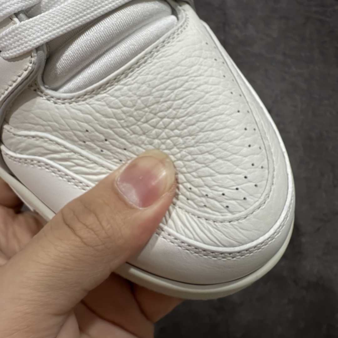图片[6]-【私人订单】Louis Vuitton LV Trainer 系列 市场最强版 没有之一的存在💪🏻 2025最新版 同步官方星空鞋盒 礼盒包装 纯原顶级高端复刻 高端零售首选版本 购入2025 最新原版1-1开发复刻 相似度百分之99 大货拿在手上无法辨别真假 全鞋身做工精细 进口西班牙3mm斗牛皮摔荔纹韧度拉力十足 鞋面压花长时间不会消失 独家网版开模侧边饰VU ITTON标志与正品完全一致 侧面白荔皮压花凹凸立体感直接媲美正品 新版正品欧斯耐高弹160垫脚 脚感超舒适 独家底磨特供双色TPU组合大底 大底采用进口橡胶树材质套包工艺 固特异缝合锁边空胶工艺 永不开胶断线。 全套专柜24年底圣诞节限定包装，另有经典黄盒包装可选配。 专柜统一尺码（偏大一码）全网独家半码 女码：35 35.5 36 36.5 37 37.5 38 38.5 39 男码：39 40 40.5 41 41.5 42 42.5 43 43.5 44 44.5 45 46 47 （欧码 皮鞋尺码）比运动鞋大一码 全网独家做到最大47码 偏大一码 45=46 46=47 47=48 独家私模-选品中心
