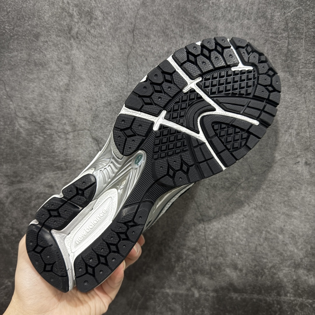 图片[9]-【BC纯原版】New Balance NB1906 复古跑鞋 U1906RCE 全新版本 东莞大厂出品 市场第一梯队品质 绝对秒杀市场货 完美版型 正确组合大底 价格一步到位‼️ 全套原楦原纸板原厂数据开发 进口三明治网面 原装进口皮料正确绒感卡色 正确中底拉帮中底网布细节 原厂标裁 带紫光防伪 定制后跟透明水晶模块 冲裁组合 大底贴合程度胶水上色把控完美 整洁度挑战全网艺术家 多道序QC把关品质完善 匠心打造 耗时多月开发完成 工艺极其复杂难度可想而知 新开独立私模大底 正确六层组合大底 高端零售专供产物 尺码：36 37 37.5 38 38.5 39 40 40.5 41 42 42.5 43 44 45-选品中心