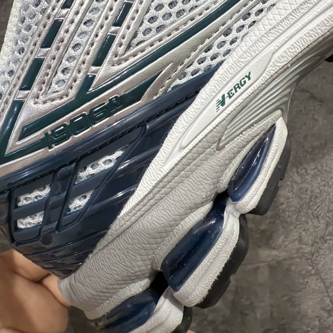 图片[3]-【BC纯原版】New Balance NB1906 复古跑鞋 U1906RCE 全新版本 东莞大厂出品 市场第一梯队品质 绝对秒杀市场货 完美版型 正确组合大底 价格一步到位‼️ 全套原楦原纸板原厂数据开发 进口三明治网面 原装进口皮料正确绒感卡色 正确中底拉帮中底网布细节 原厂标裁 带紫光防伪 定制后跟透明水晶模块 冲裁组合 大底贴合程度胶水上色把控完美 整洁度挑战全网艺术家 多道序QC把关品质完善 匠心打造 耗时多月开发完成 工艺极其复杂难度可想而知 新开独立私模大底 正确六层组合大底 高端零售专供产物 尺码：36 37 37.5 38 38.5 39 40 40.5 41 42 42.5 43 44 45-选品中心