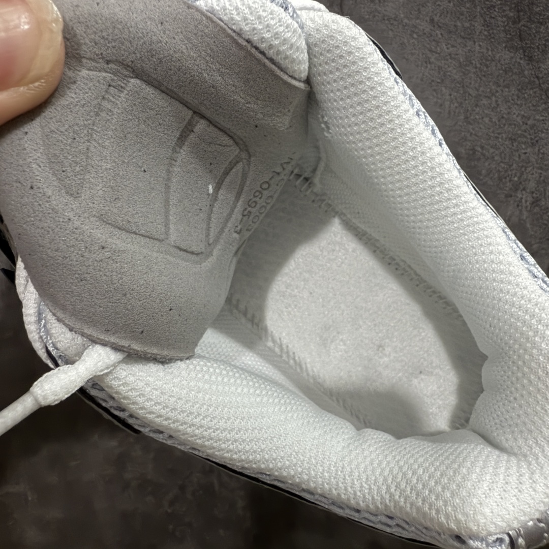 图片[9]-【BC纯原版】New Balance NB1906 复古跑鞋 U1906RCE 全新版本 东莞大厂出品 市场第一梯队品质 绝对秒杀市场货 完美版型 正确组合大底 价格一步到位‼️ 全套原楦原纸板原厂数据开发 进口三明治网面 原装进口皮料正确绒感卡色 正确中底拉帮中底网布细节 原厂标裁 带紫光防伪 定制后跟透明水晶模块 冲裁组合 大底贴合程度胶水上色把控完美 整洁度挑战全网艺术家 多道序QC把关品质完善 匠心打造 耗时多月开发完成 工艺极其复杂难度可想而知 新开独立私模大底 正确六层组合大底 高端零售专供产物 尺码：36 37 37.5 38 38.5 39 40 40.5 41 42 42.5 43 44 45-选品中心