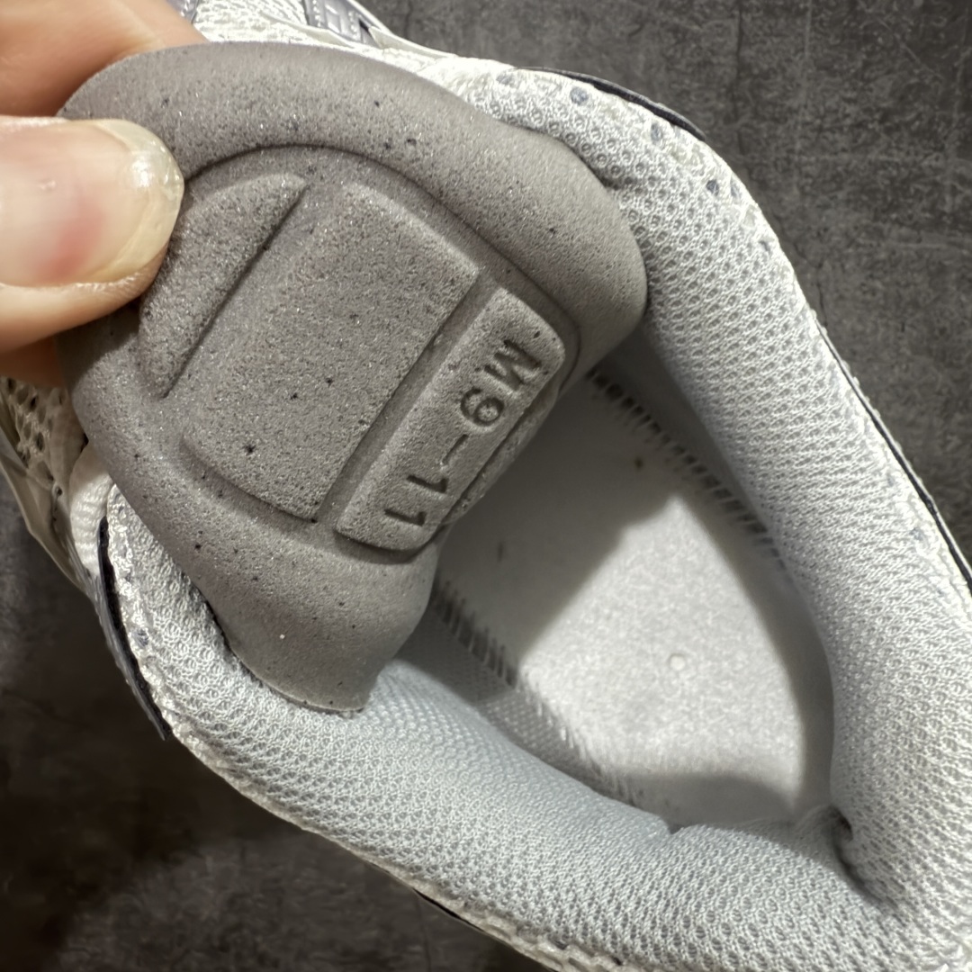 图片[9]-【BC纯原版】New Balance NB1906 复古跑鞋 M1906RCB 全新版本 东莞大厂出品 市场第一梯队品质 绝对秒杀市场货 完美版型 正确组合大底 价格一步到位‼️ 全套原楦原纸板原厂数据开发 进口三明治网面 原装进口皮料正确绒感卡色 正确中底拉帮中底网布细节 原厂标裁 带紫光防伪 定制后跟透明水晶模块 冲裁组合 大底贴合程度胶水上色把控完美 整洁度挑战全网艺术家 多道序QC把关品质完善 匠心打造 耗时多月开发完成 工艺极其复杂难度可想而知 新开独立私模大底 正确六层组合大底 高端零售专供产物 尺码：36 37 37.5 38 38.5 39 40 40.5 41 42 42.5 43 44 45-选品中心