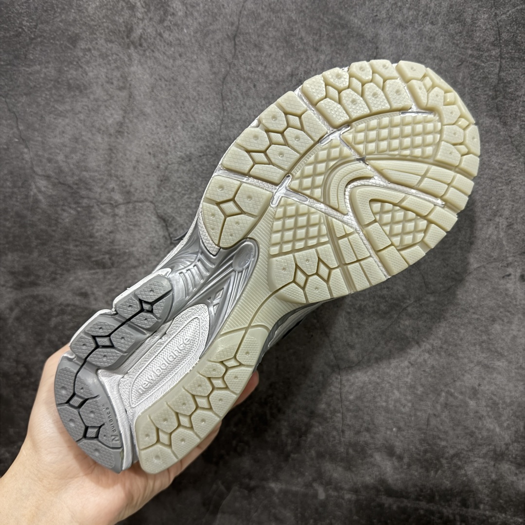 图片[9]-【BC纯原版】New Balance NB1906 复古跑鞋 U1906RNY 全新版本 东莞大厂出品 市场第一梯队品质 绝对秒杀市场货 完美版型 正确组合大底 价格一步到位‼️ 全套原楦原纸板原厂数据开发 进口三明治网面 原装进口皮料正确绒感卡色 正确中底拉帮中底网布细节 原厂标裁 带紫光防伪 定制后跟透明水晶模块 冲裁组合 大底贴合程度胶水上色把控完美 整洁度挑战全网艺术家 多道序QC把关品质完善 匠心打造 耗时多月开发完成 工艺极其复杂难度可想而知 新开独立私模大底 正确六层组合大底 高端零售专供产物 尺码：36 37 37.5 38 38.5 39 40 40.5 41 42 42.5 43 44 45-选品中心