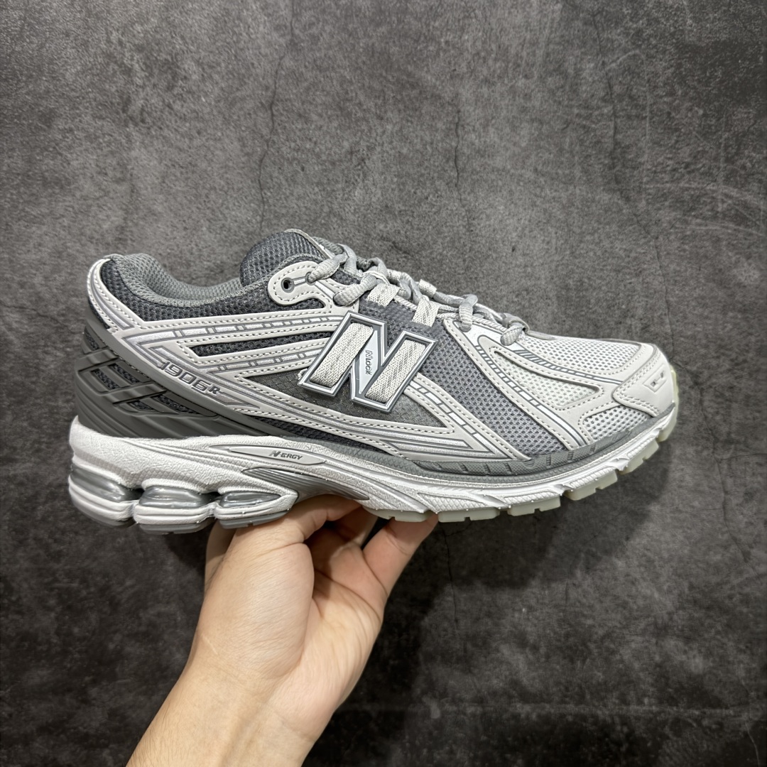 【BC纯原版】New Balance NB1906 复古跑鞋 U1906RNY 全新版本 东莞大厂出品 市场第一梯队品质 绝对秒杀市场货 完美版型 正确组合大底 价格一步到位‼️ 全套原楦原纸板原厂数据开发 进口三明治网面 原装进口皮料正确绒感卡色 正确中底拉帮中底网布细节 原厂标裁 带紫光防伪 定制后跟透明水晶模块 冲裁组合 大底贴合程度胶水上色把控完美 整洁度挑战全网艺术家 多道序QC把关品质完善 匠心打造 耗时多月开发完成 工艺极其复杂难度可想而知 新开独立私模大底 正确六层组合大底 高端零售专供产物 尺码:36 37 37.5 38 38.5 39 40 40.5 41 42 42.5 43 44 45-选品中心