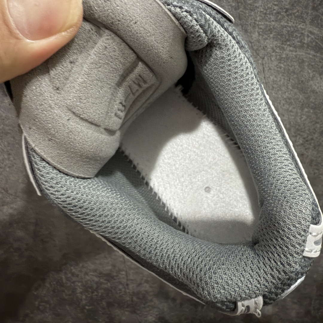 图片[9]-【BC纯原版】New Balance NB1906 复古跑鞋 U1906RNY 全新版本 东莞大厂出品 市场第一梯队品质 绝对秒杀市场货 完美版型 正确组合大底 价格一步到位‼️ 全套原楦原纸板原厂数据开发 进口三明治网面 原装进口皮料正确绒感卡色 正确中底拉帮中底网布细节 原厂标裁 带紫光防伪 定制后跟透明水晶模块 冲裁组合 大底贴合程度胶水上色把控完美 整洁度挑战全网艺术家 多道序QC把关品质完善 匠心打造 耗时多月开发完成 工艺极其复杂难度可想而知 新开独立私模大底 正确六层组合大底 高端零售专供产物 尺码：36 37 37.5 38 38.5 39 40 40.5 41 42 42.5 43 44 45-选品中心