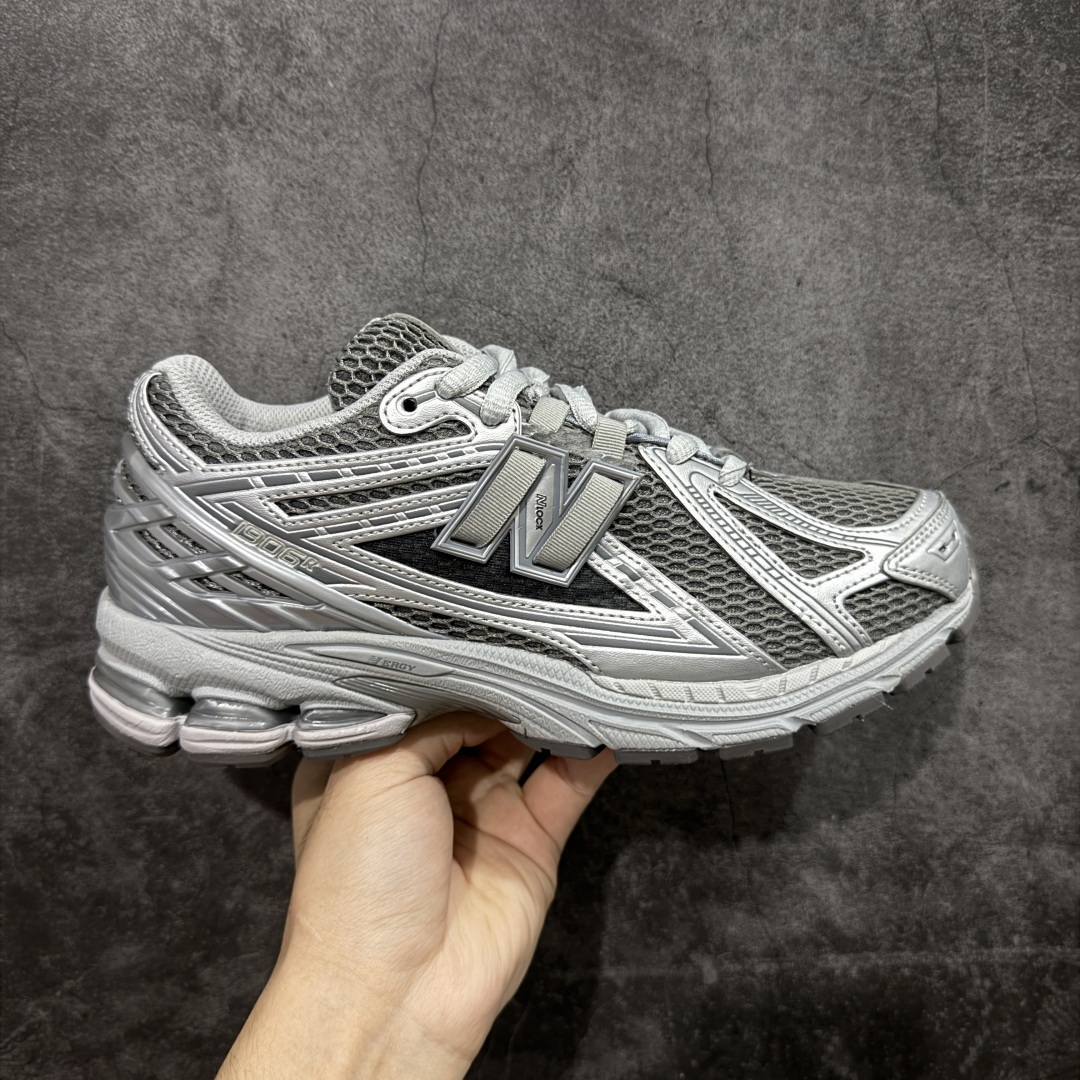 【BC纯原版】New Balance NB1906 复古跑鞋 M1906REH 全新版本 东莞大厂出品 市场第一梯队品质 绝对秒杀市场货 完美版型 正确组合大底 价格一步到位‼️ 全套原楦原纸板原厂数据开发 进口三明治网面 原装进口皮料正确绒感卡色 正确中底拉帮中底网布细节 原厂标裁 带紫光防伪 定制后跟透明水晶模块 冲裁组合 大底贴合程度胶水上色把控完美 整洁度挑战全网艺术家 多道序QC把关品质完善 匠心打造 耗时多月开发完成 工艺极其复杂难度可想而知 新开独立私模大底 正确六层组合大底 高端零售专供产物 尺码:36 37 37.5 38 38.5 39 40 40.5 41 42 42.5 43 44 45-选品中心